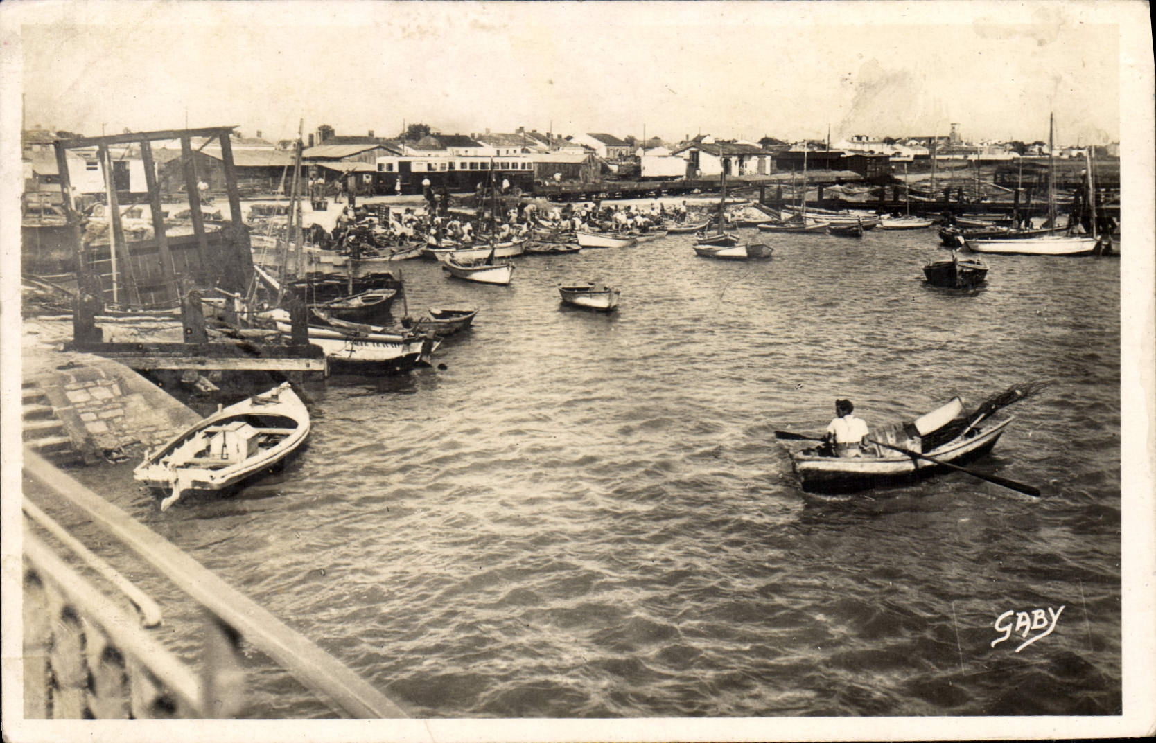 POSTAL de la VENDIMIA el pivote en la opinión del mar del puerto