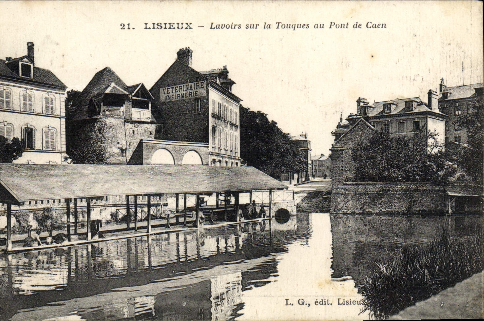 CPA Lisieux Lavoirs Sur La Touques Au Pont De Caen