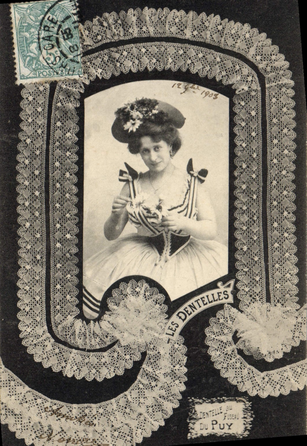 CPA Les Dentelles Du Puy Folklore