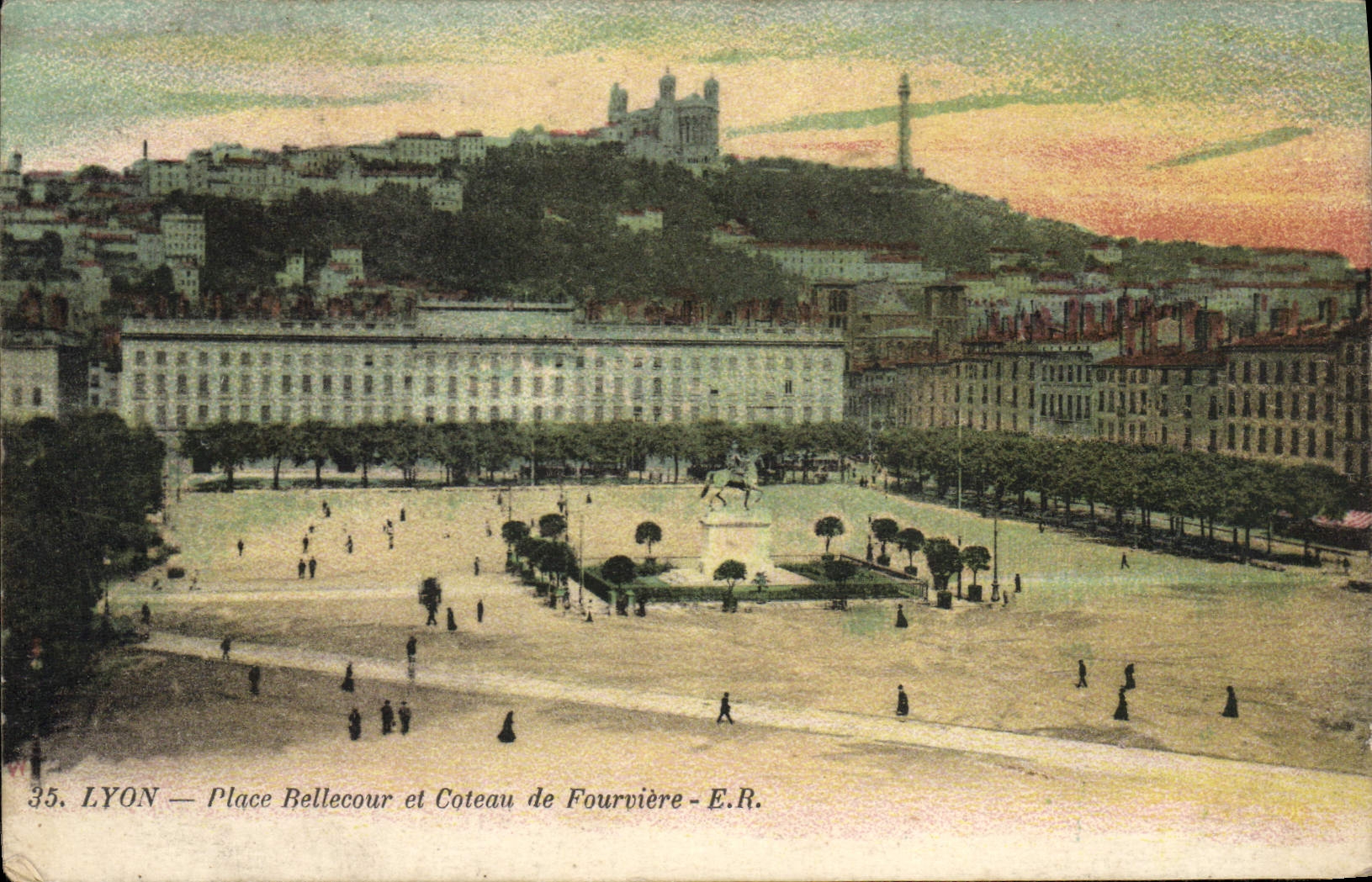 La POSTAL Lyon de la VENDIMIA coloca a Bellecour y a Coteau De Fourviere
