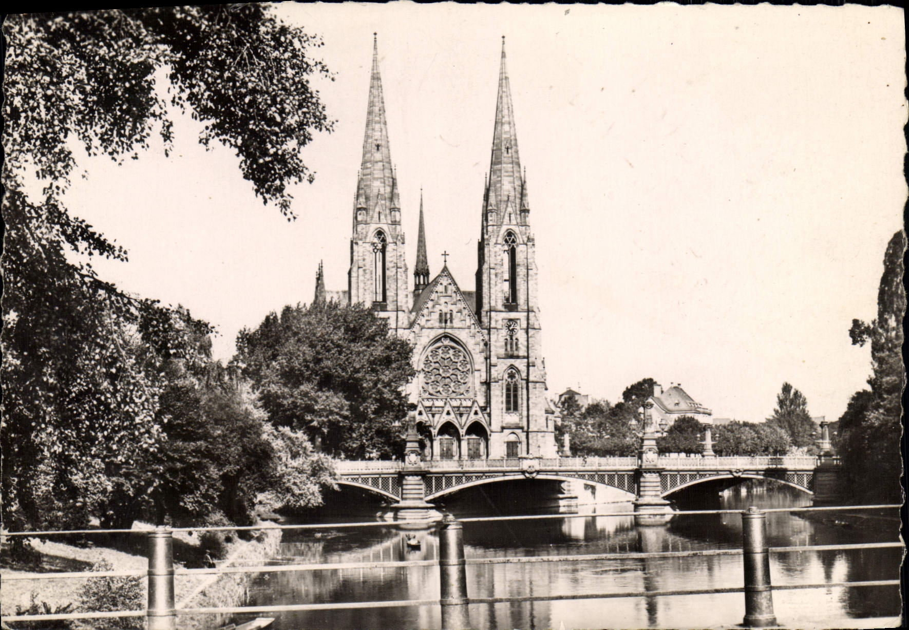 POSTAL MODERNA iglesia de Estrasburgo San Pablo