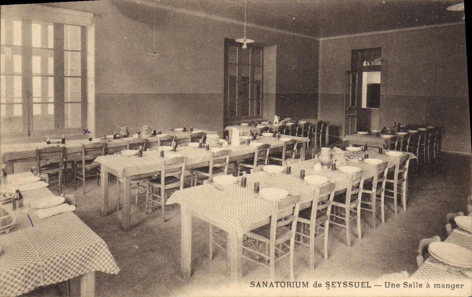 VINTAGE POSTCARD Sanatorium De Seyssuel One Dining room