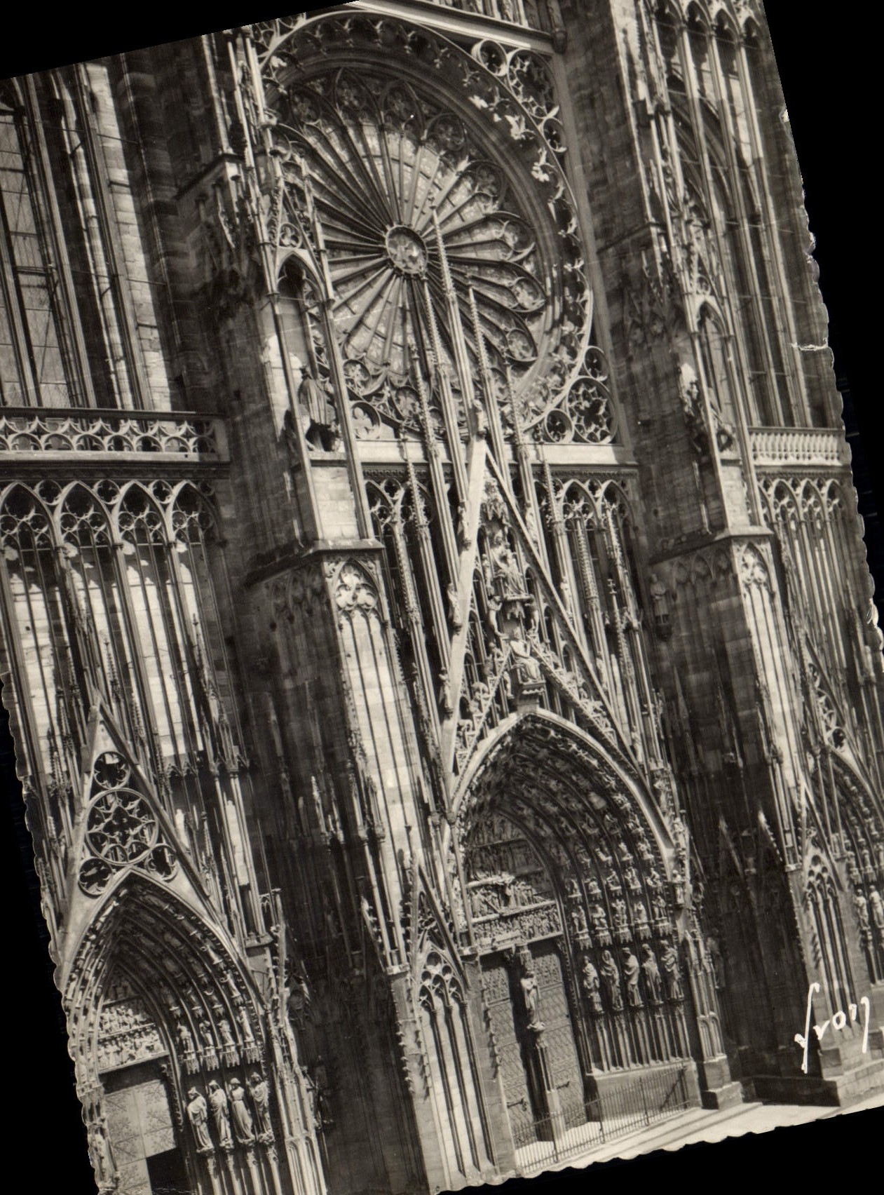 POSTAL MODERNA Estrasburgo la puerta central de la catedral y la Rose