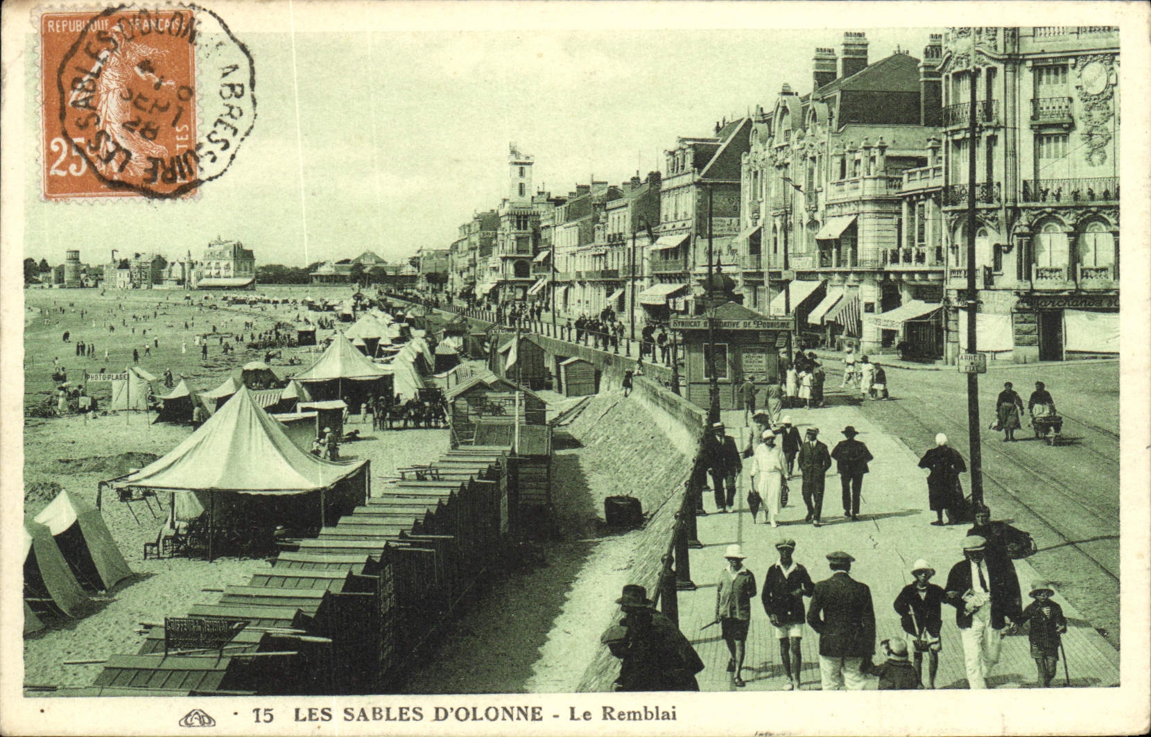 POSTAL de la VENDIMIA Sables d'Olonne el terraplén