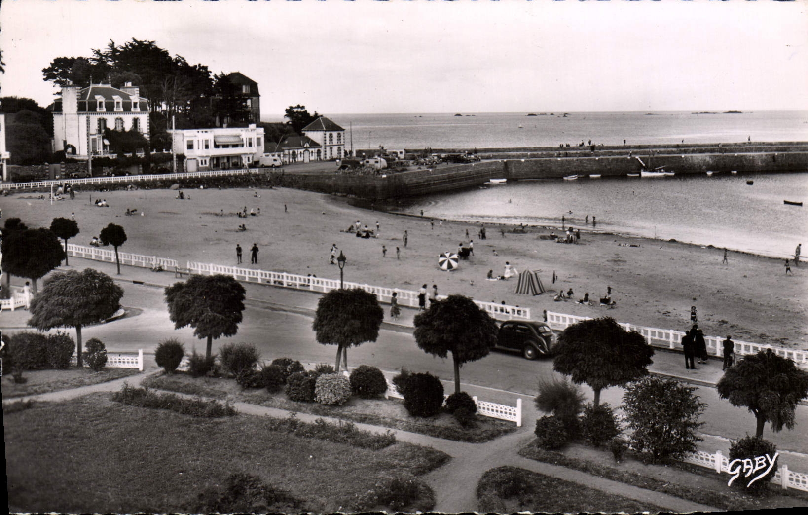 CPM St Quay Portrieux Le Jardin Et Le Port