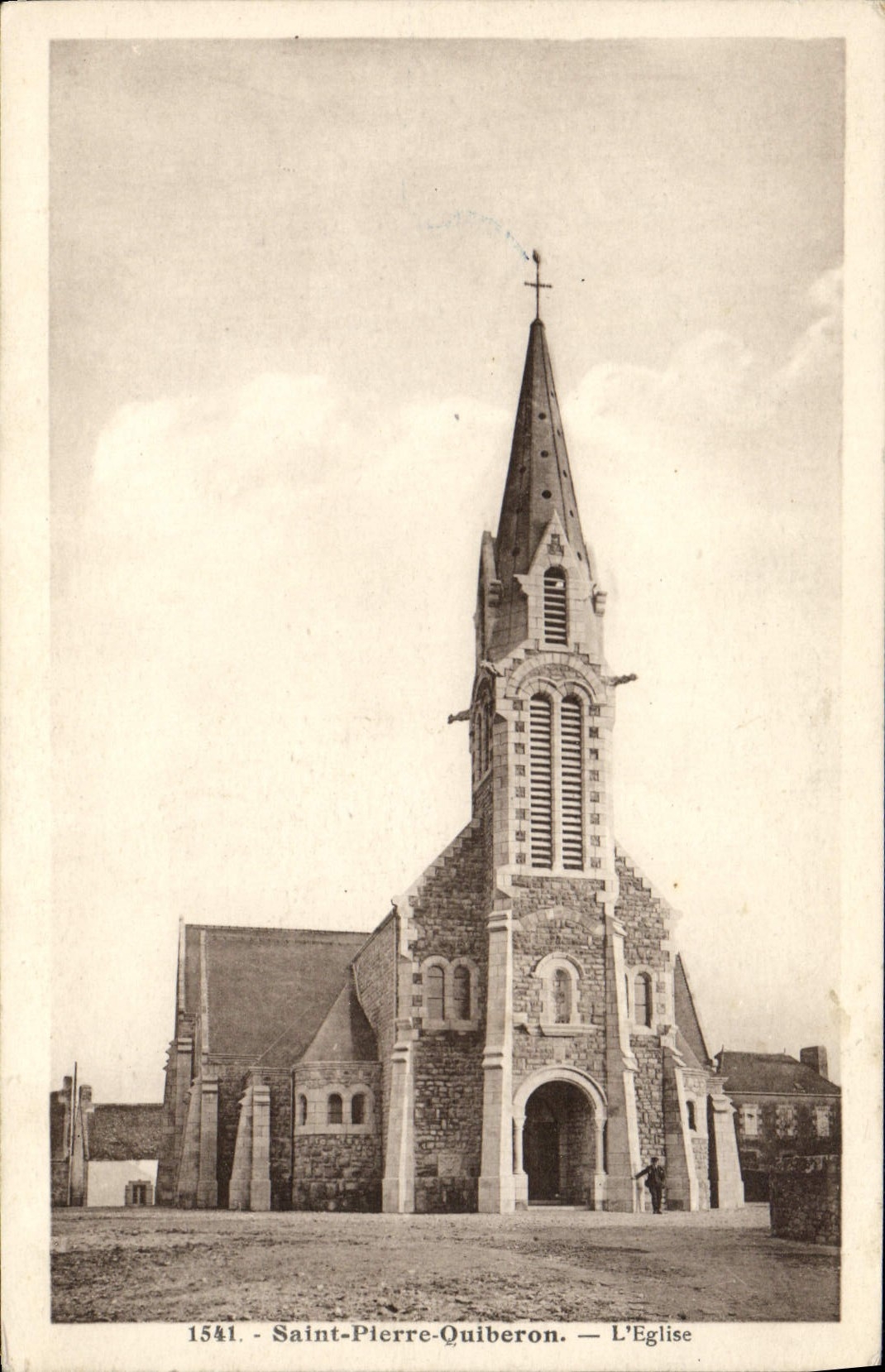 VINTAGE POSTCARD St Pierre Quiberon the Church