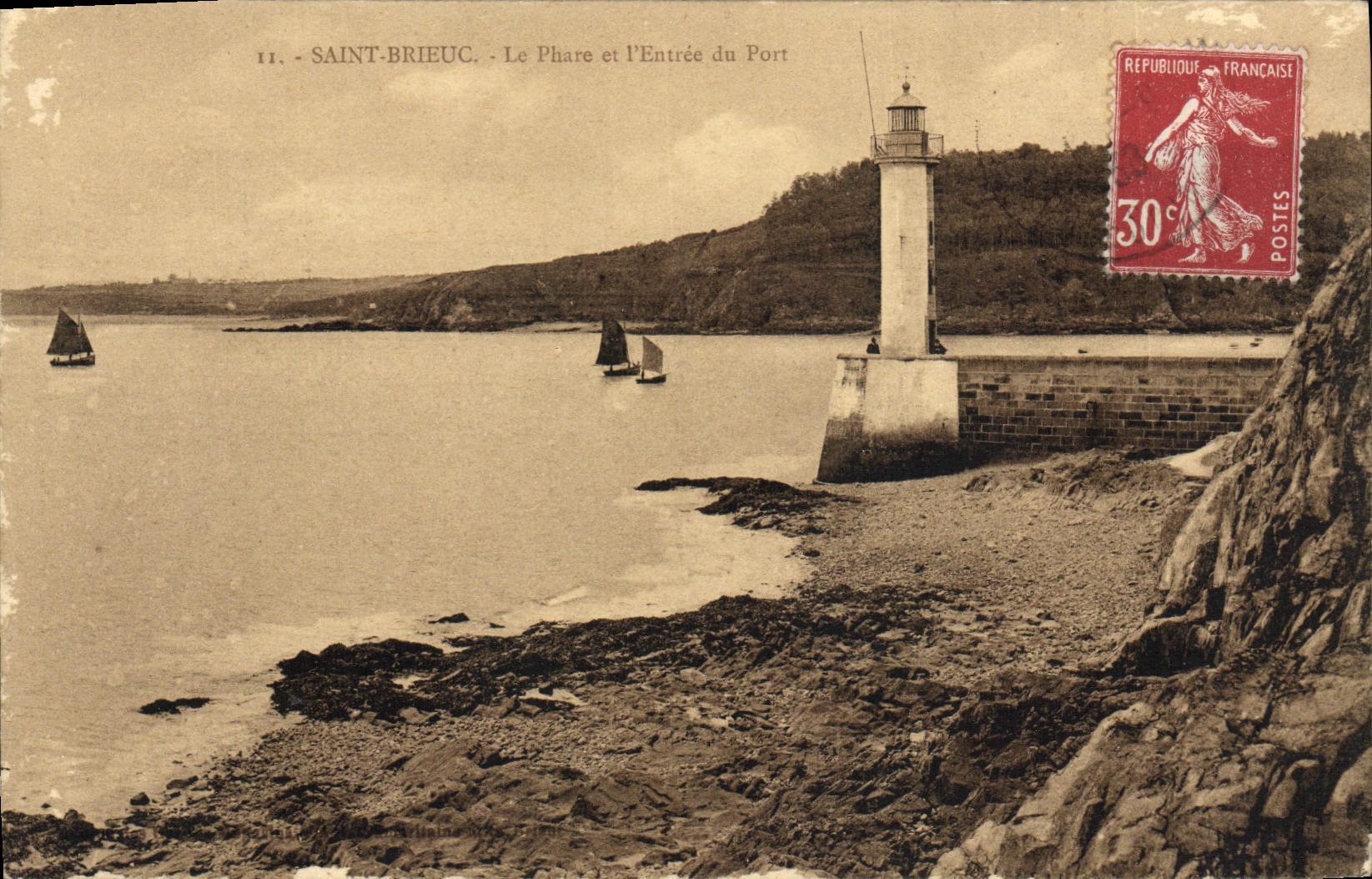 VINTAGE POSTCARD Holy Brieuc the headlight And I' Entree Of the Port