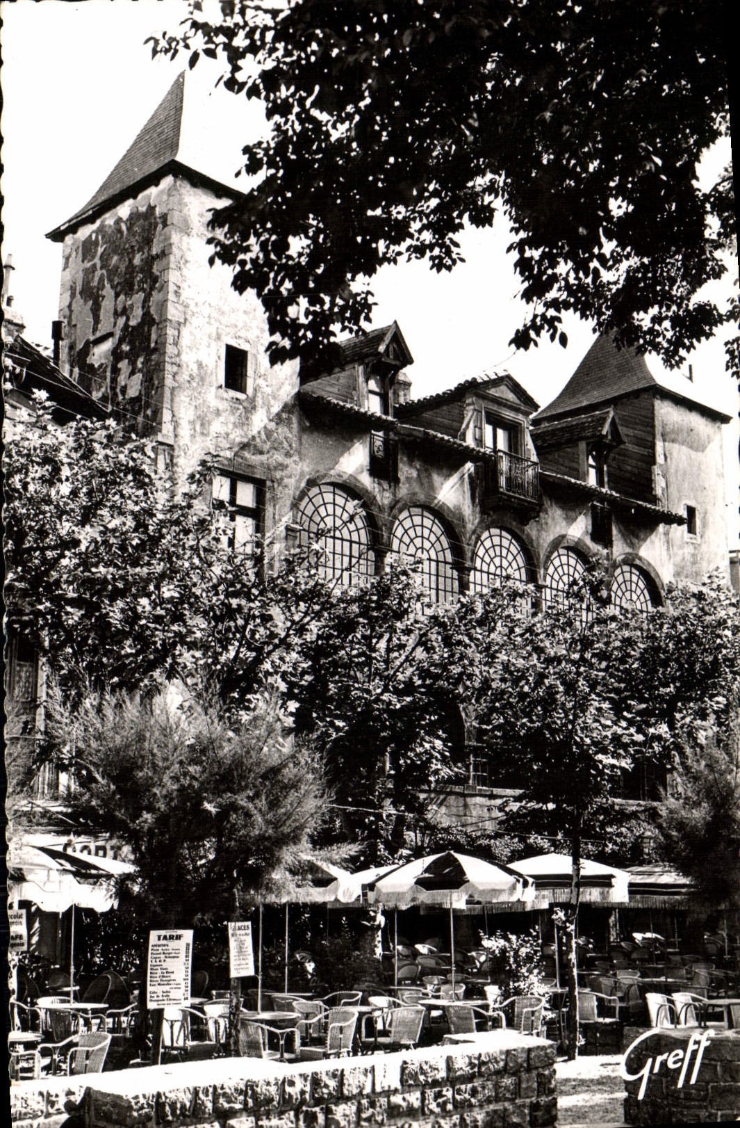 CPM Saint Jean De Luz La Place Louis XIV