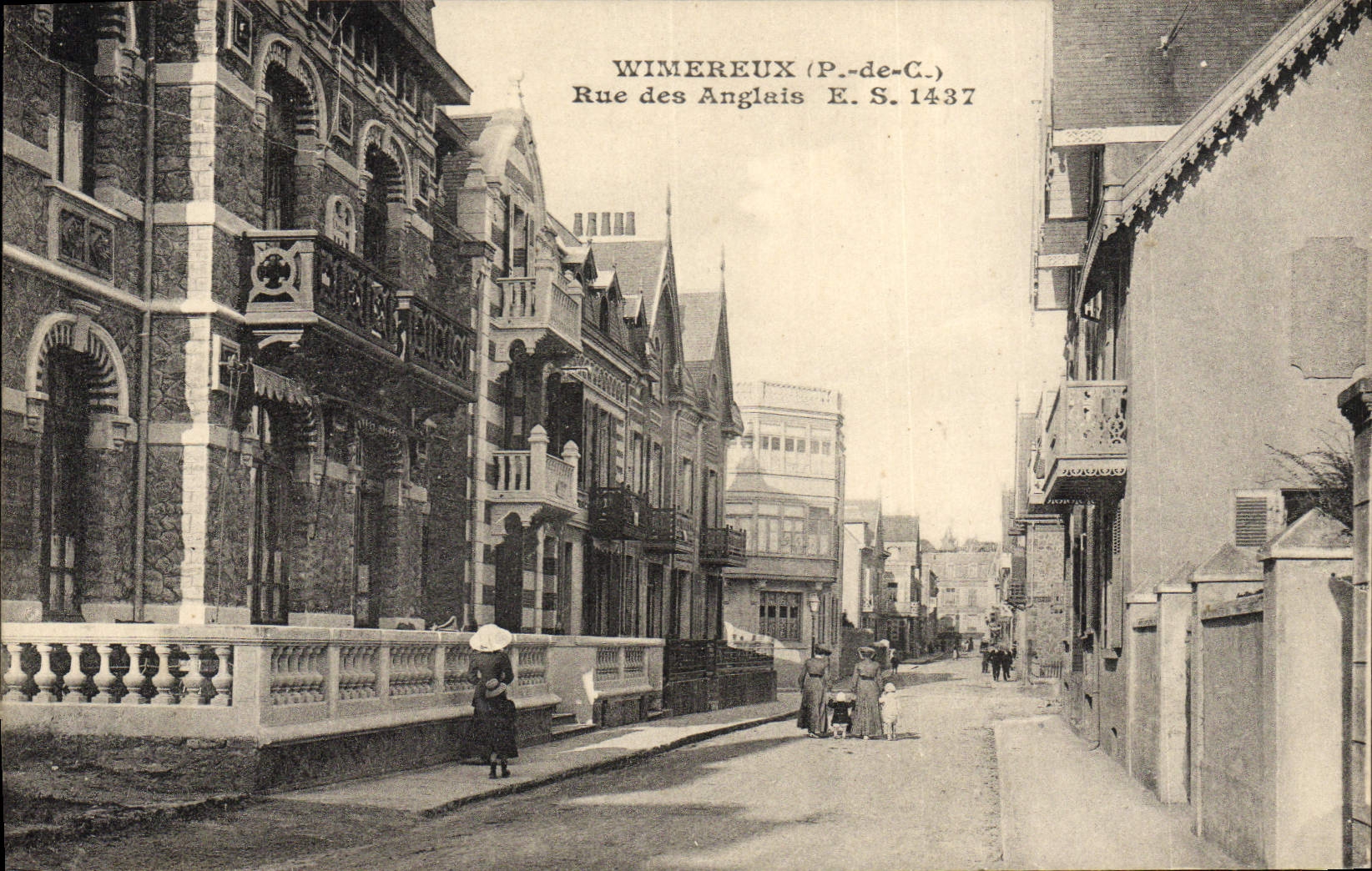 VINTAGE POSTCARD Wimereux Street Of the English