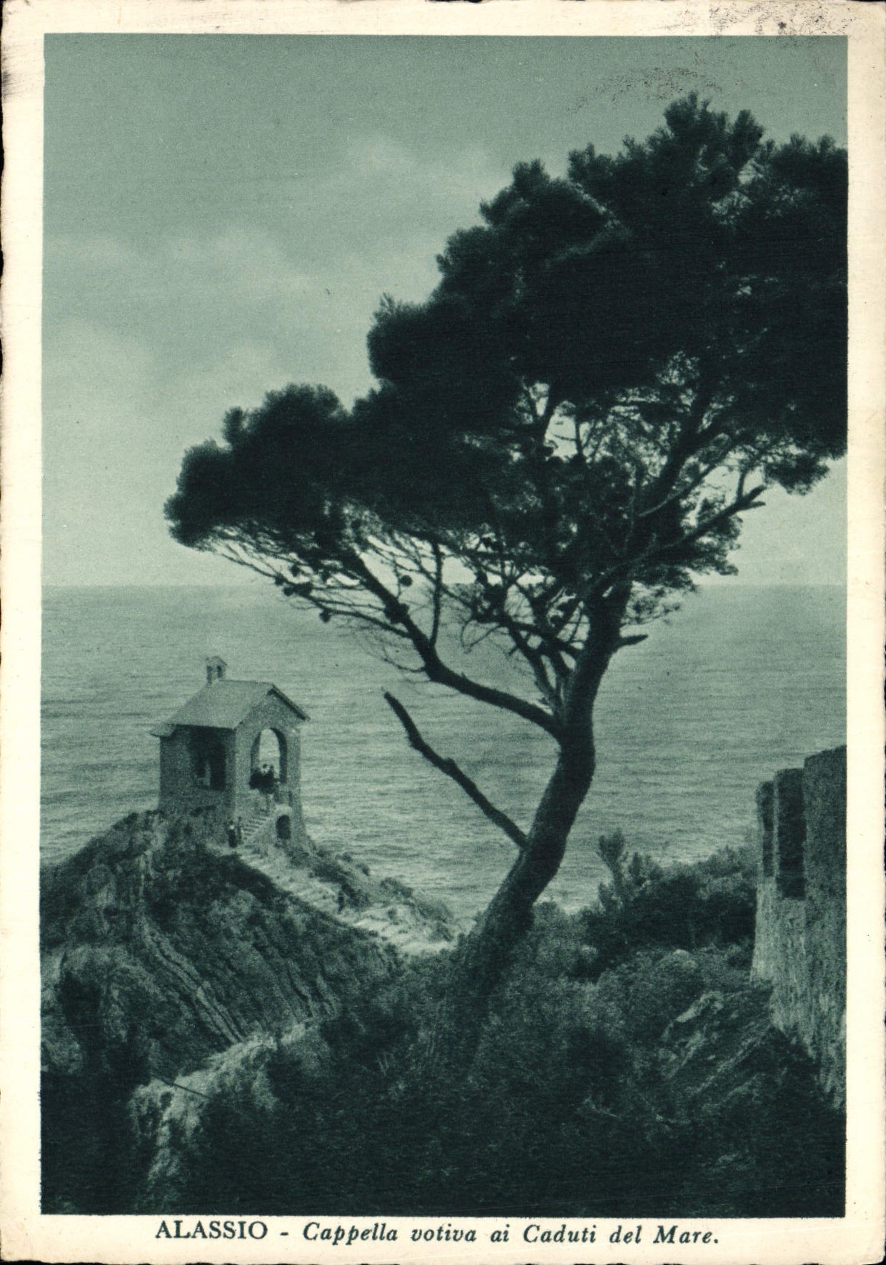 VINTAGE POSTCARD Alassio Cappelle Votiva Have Caduti LED Pond