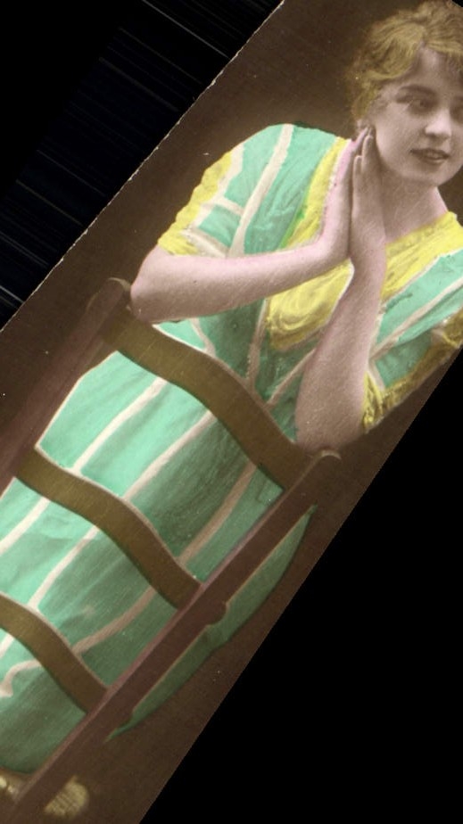 VINTAGE POSTCARD Fantaisie Woman Prayer of the young girl has to marry Mariage