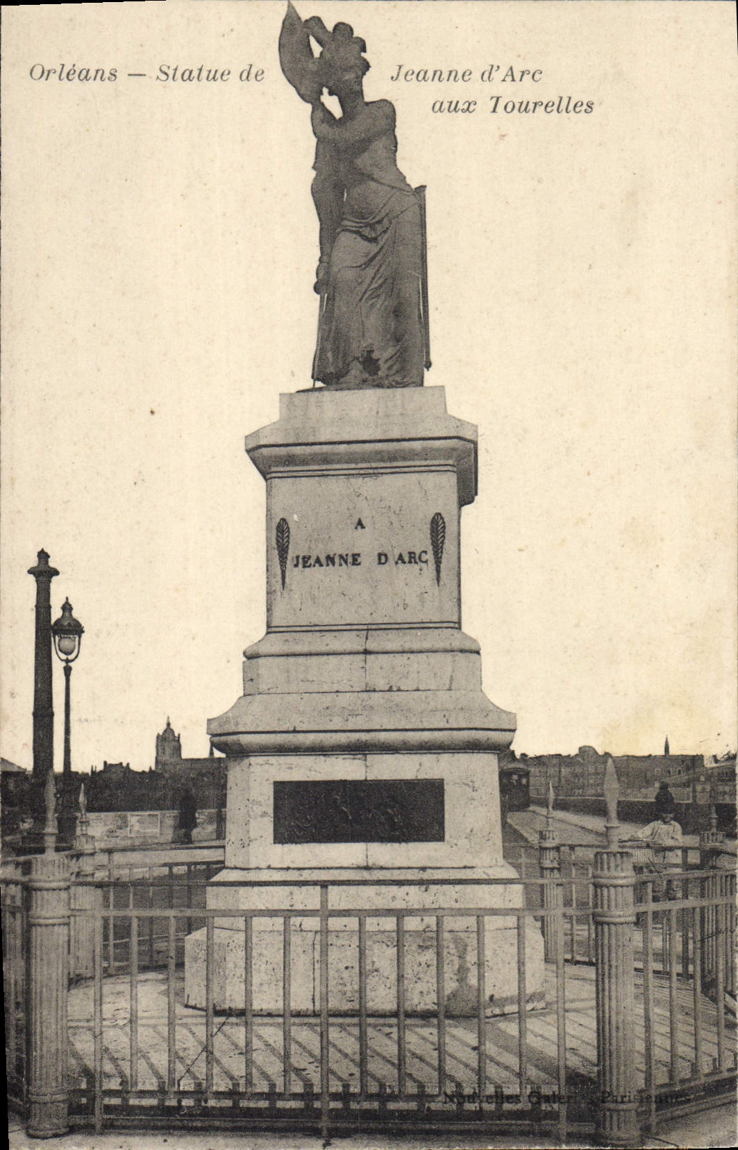 CPA Orleans Statue De Jeanne D'Arc aux Tourelles