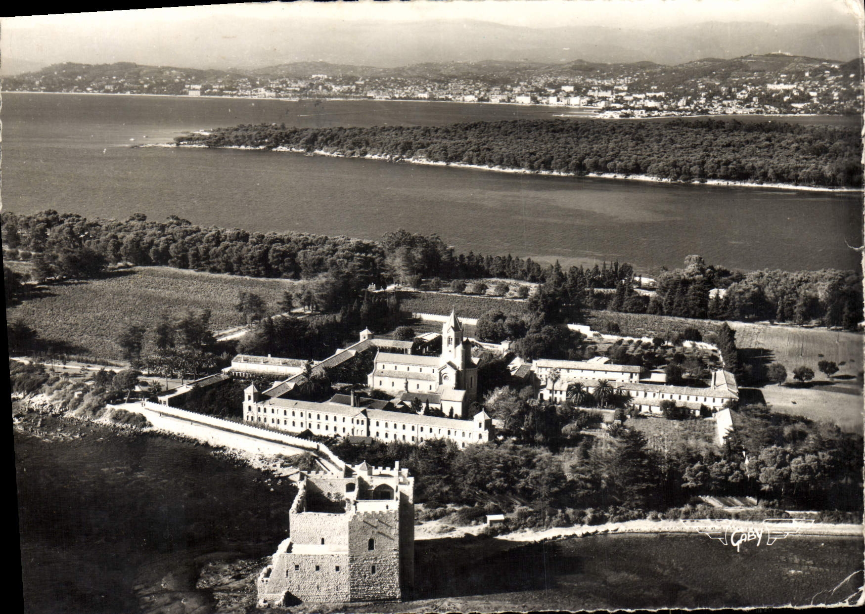 CPM La France Vue Du Ciel Abbaye De Notre Dame De lerins Ile Saint Honorat Monastere fortifie