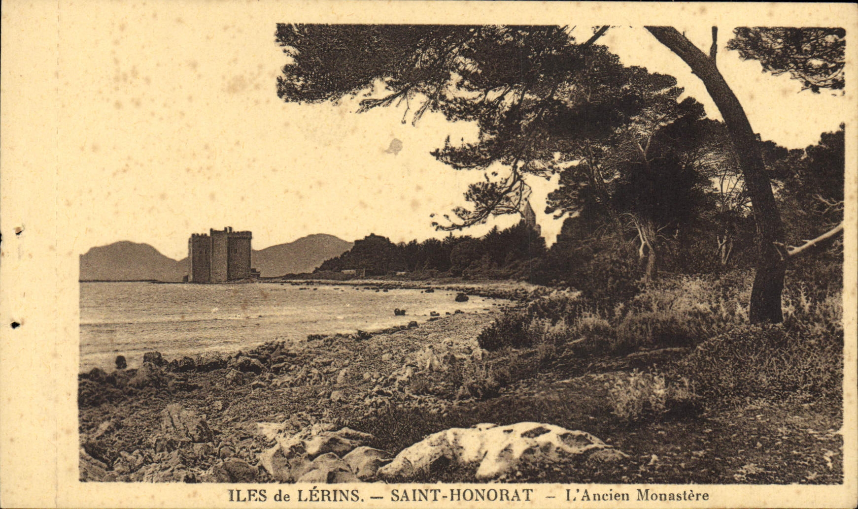 CPA Iles De Lerins Saint Honorat L'ancien monastere