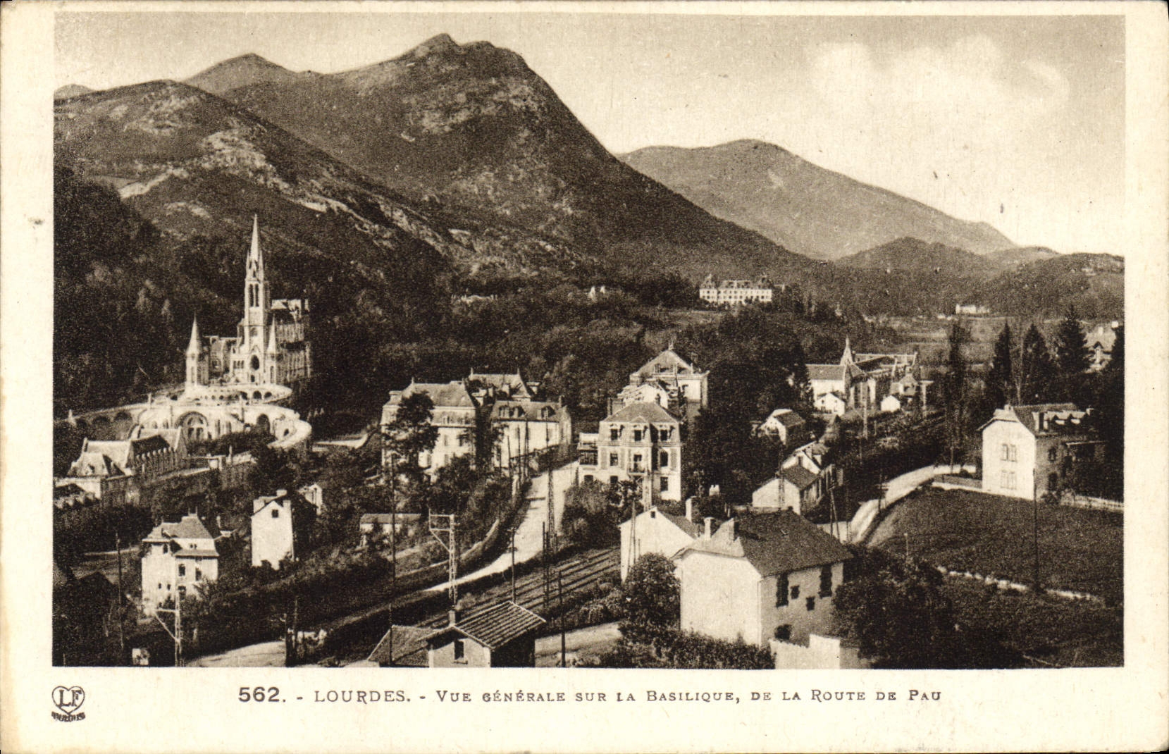 VINTAGE POSTCARD Heavy View On the Basilica of the road of Pau