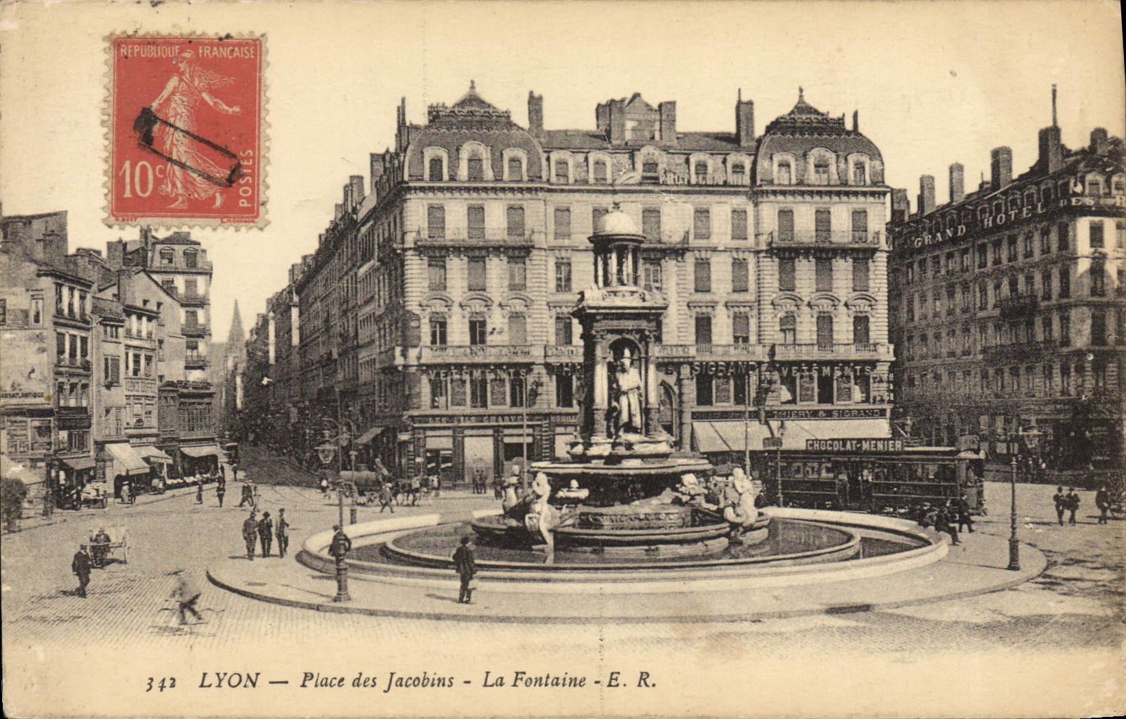 CPA Lyon Place Des Jacobins La Fontaine Tramway