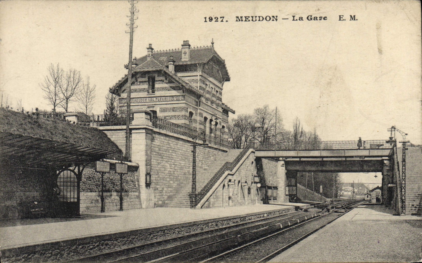 VINTAGE POSTCARD Meudon Train station