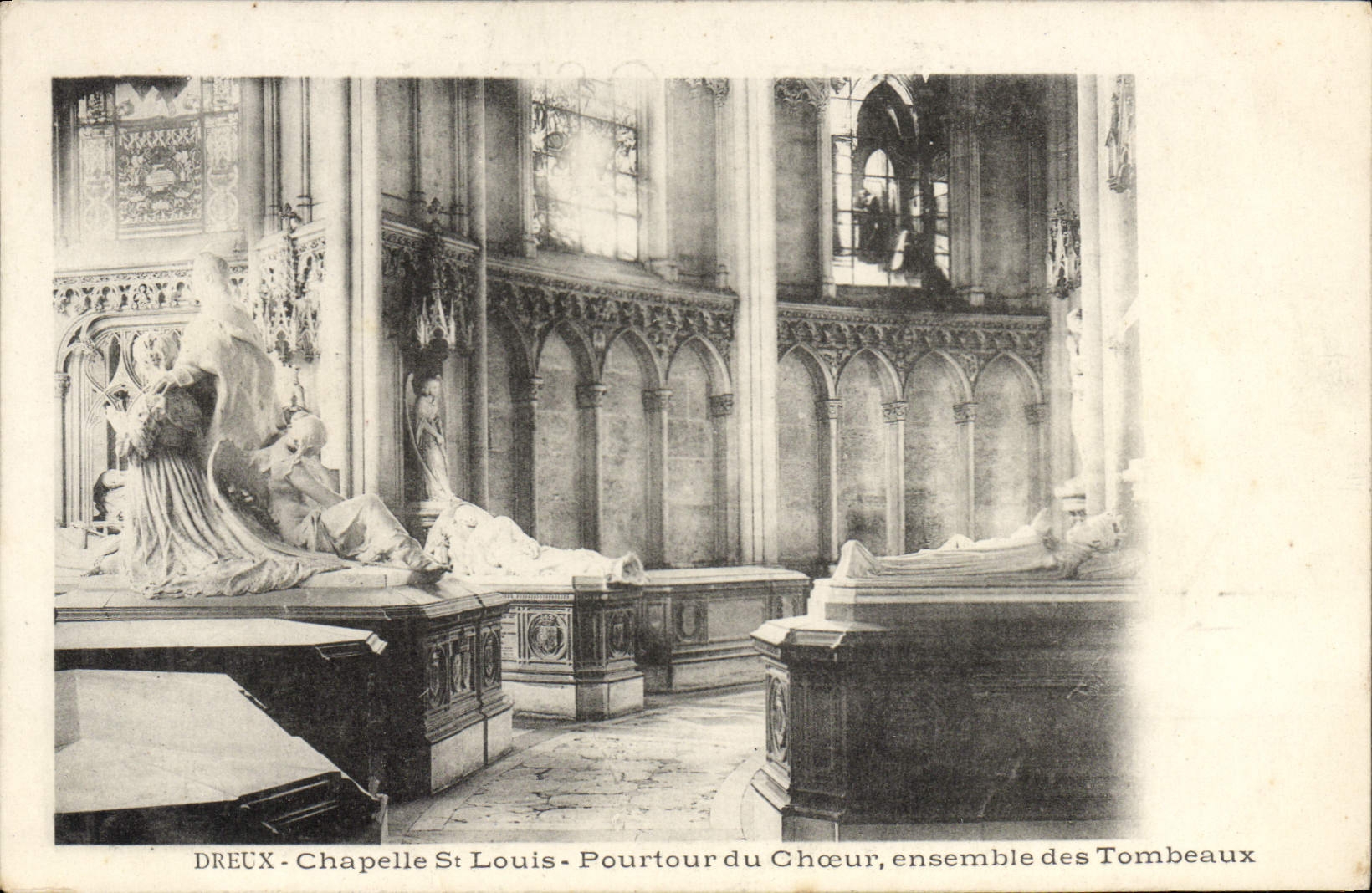 Circunferencia de St. Louis de la cámara acorazada de Dreux de la POSTAL de la VENDIMIA del estribillo junto de las tumbas
