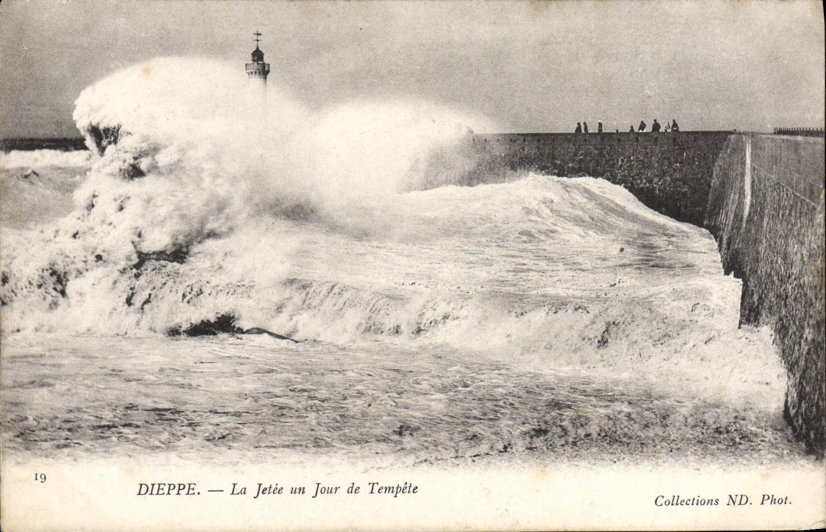 CPA Dieppe La Jetee Un Jour De Tempete