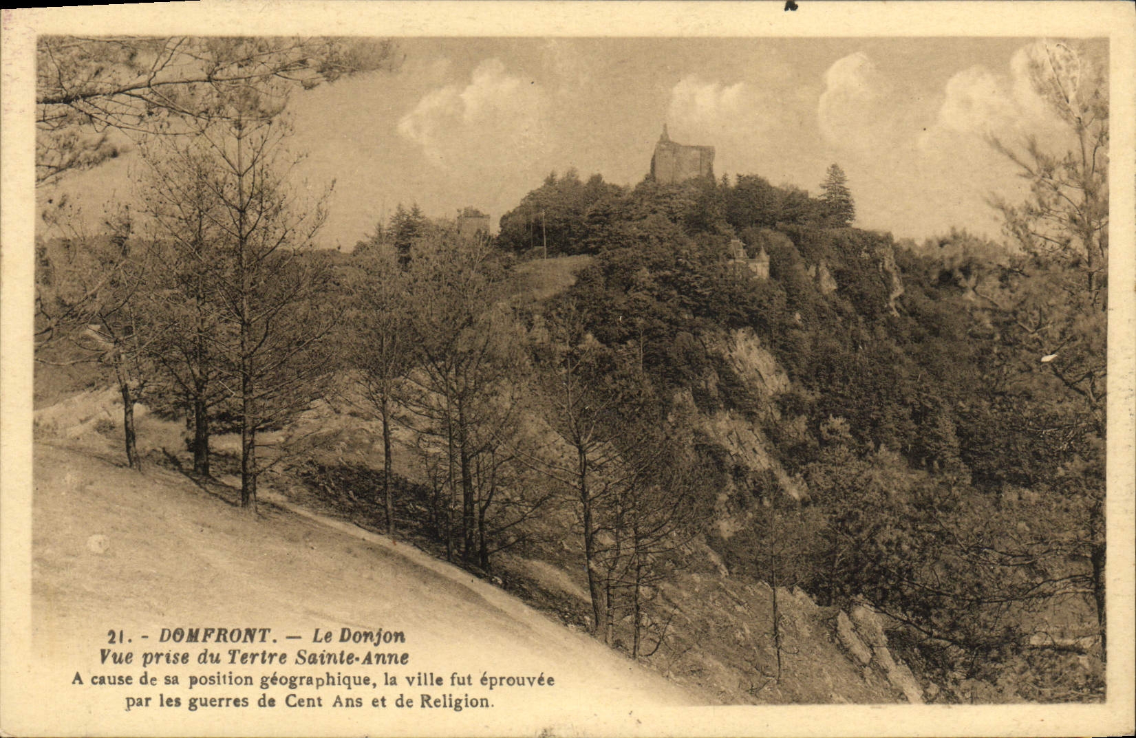 CPA Domfront Le Donjon Vue Prise Du Tertre Sainte Anne