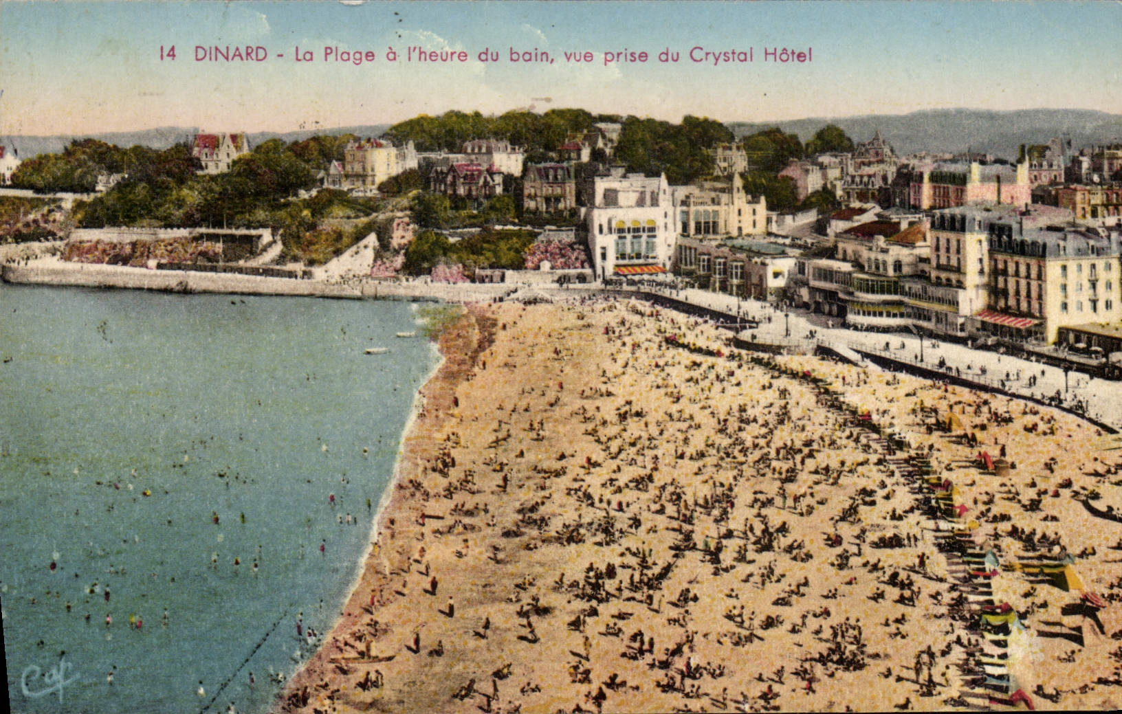 CPA Dinard La Plage A I'Heure du bain vue prise du Crystal Hotel