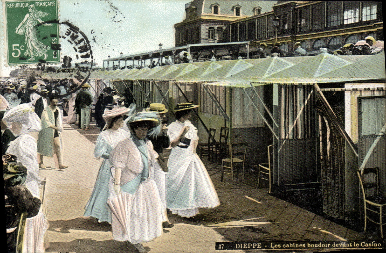 POSTAL Dieppe de la VENDIMIA el gabinete de señora de las cabinas delante del casino