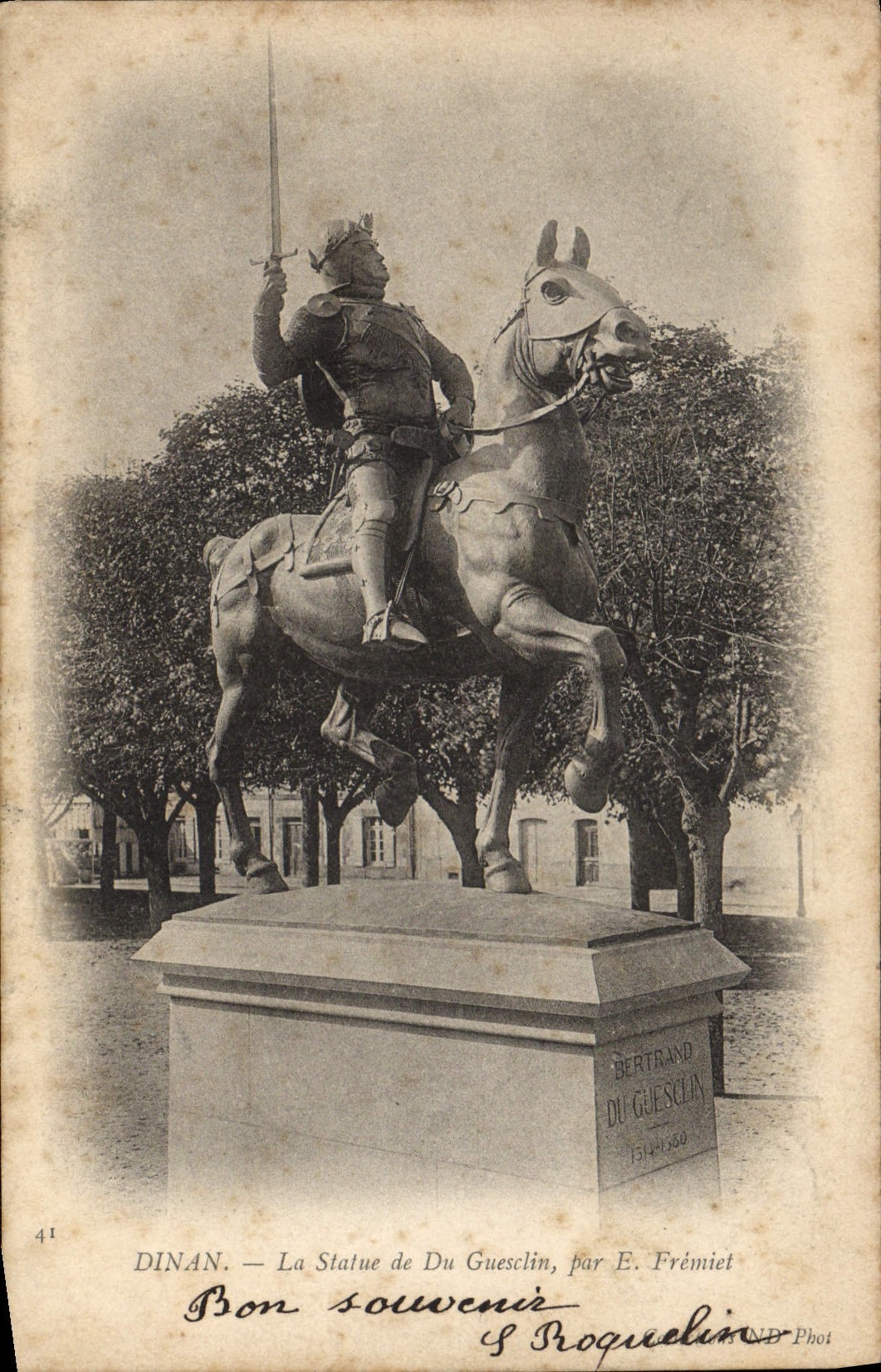 CPA Dinan La Statue De Du Guesclin par Fremiet 