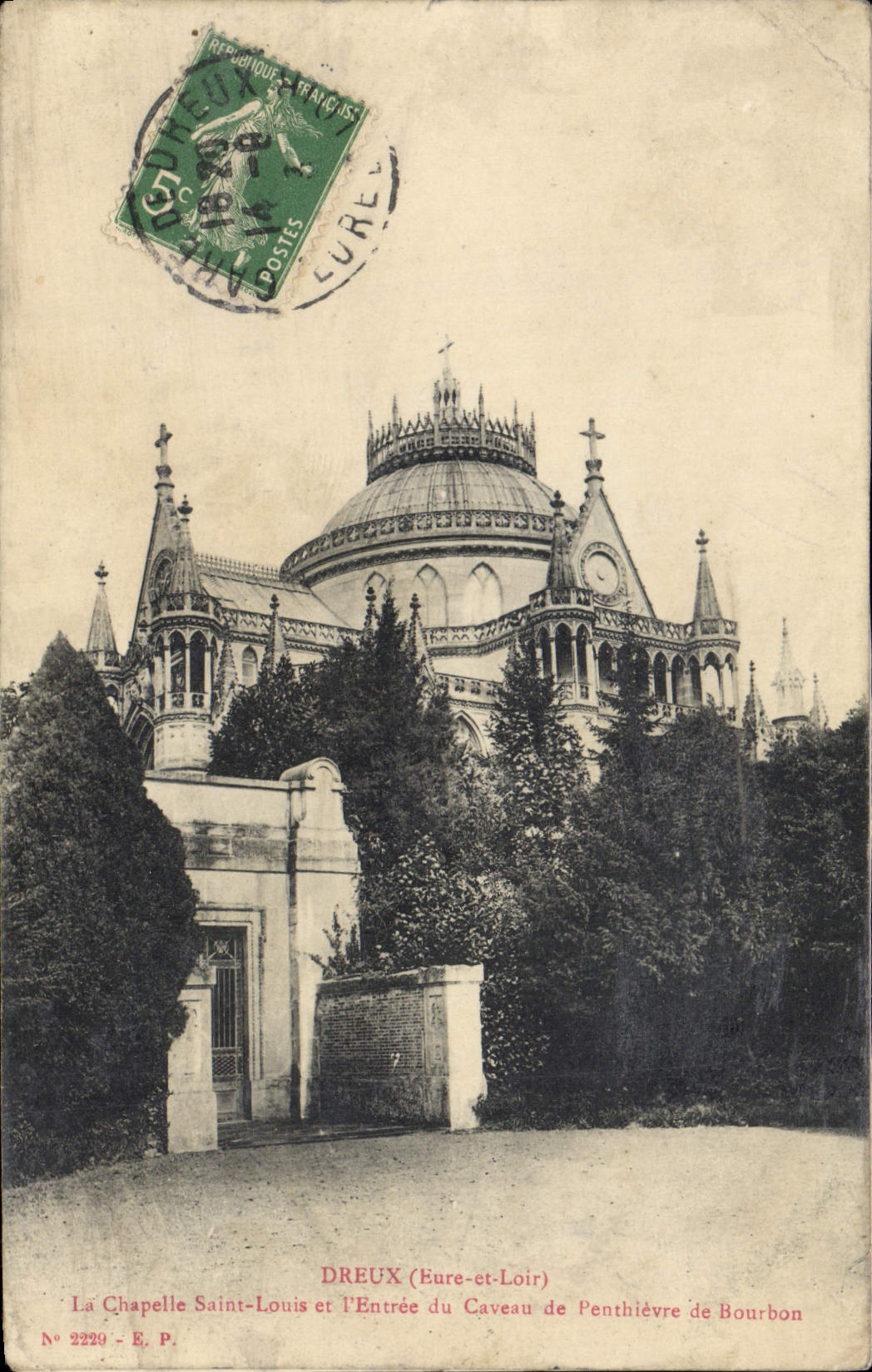 CPA Dreux La Chapelle Saint Louis Et I'Entree du caveau de Penthievre de Bourbon 