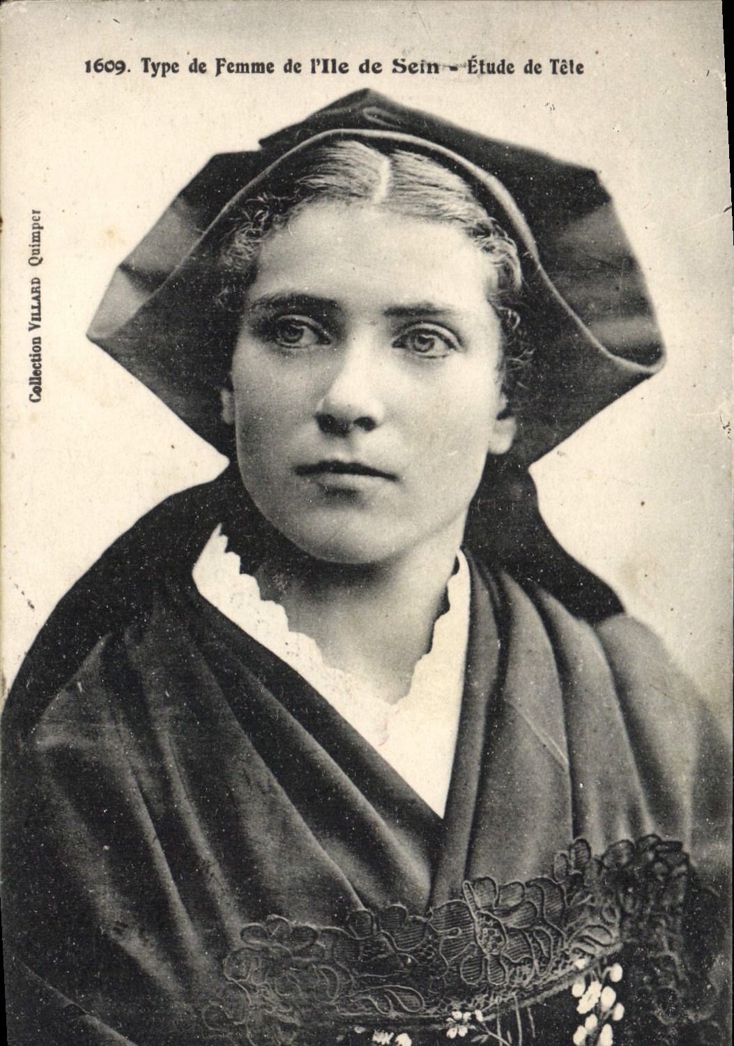 CPA Type De Femme De I'Ile De Sein Etude De Tete Folklore