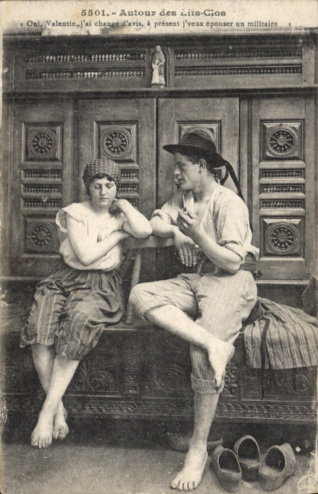 CPA Autour Des Lits Clos Bretagne Folklore 