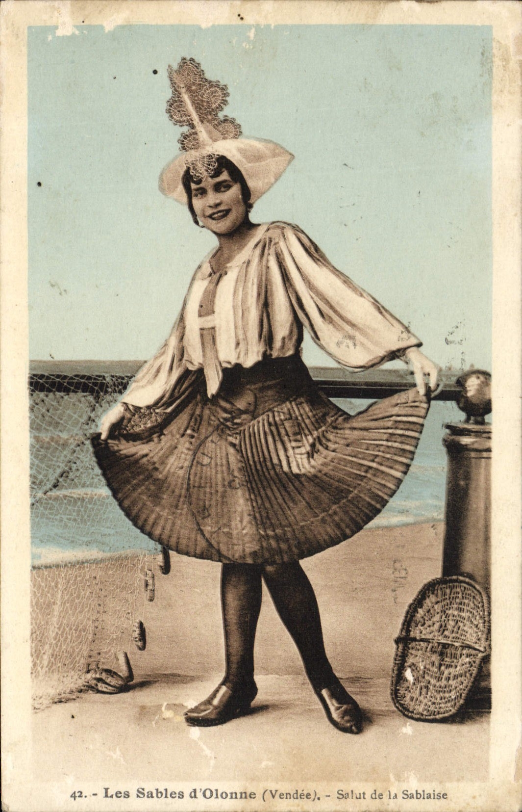 POSTAL de la VENDIMIA Sables d'Olonne hola del folklore de Sablaise