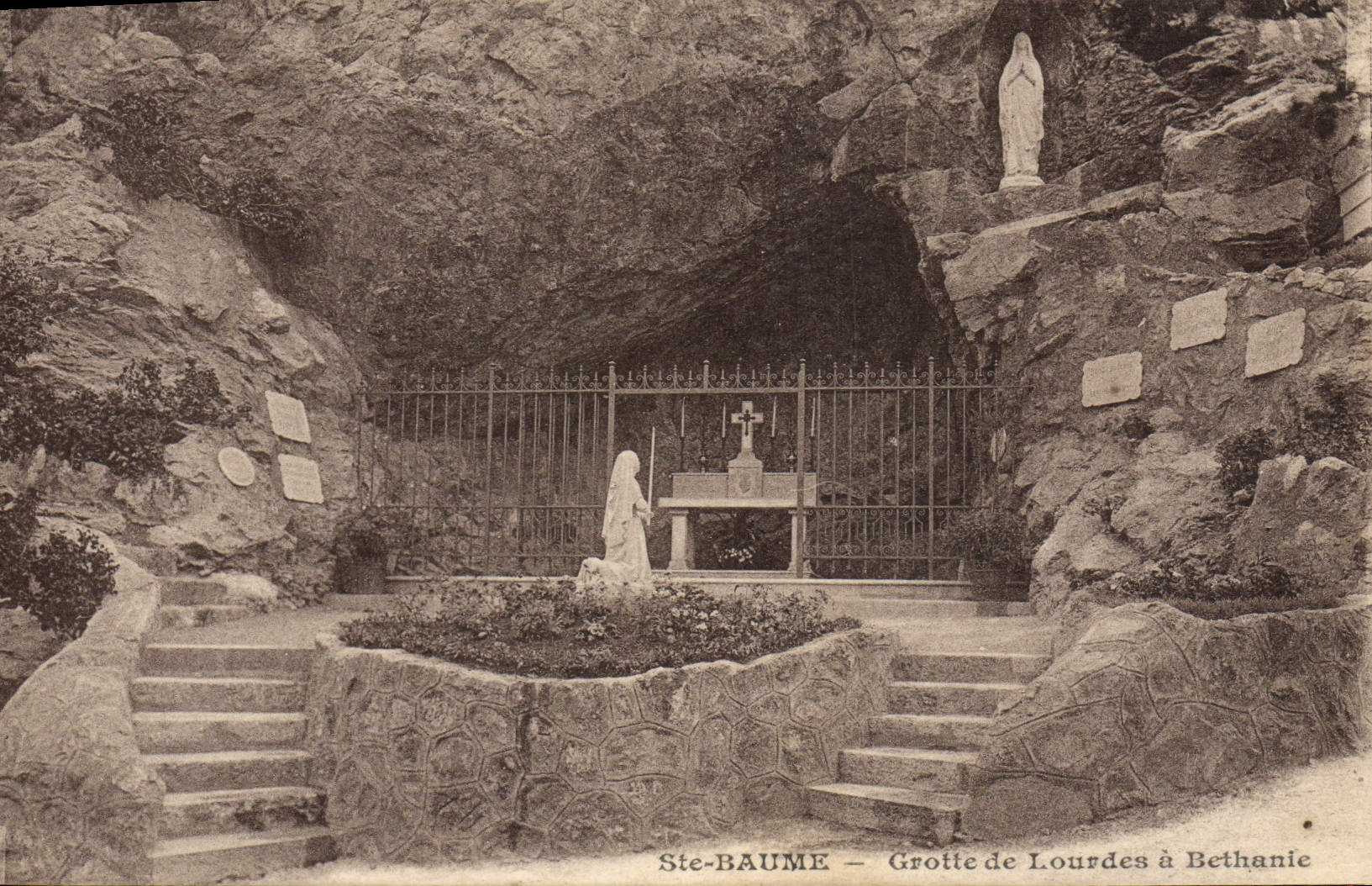 VINTAGE POSTCARD co. Balsam Cave Of Doors has Bethanie