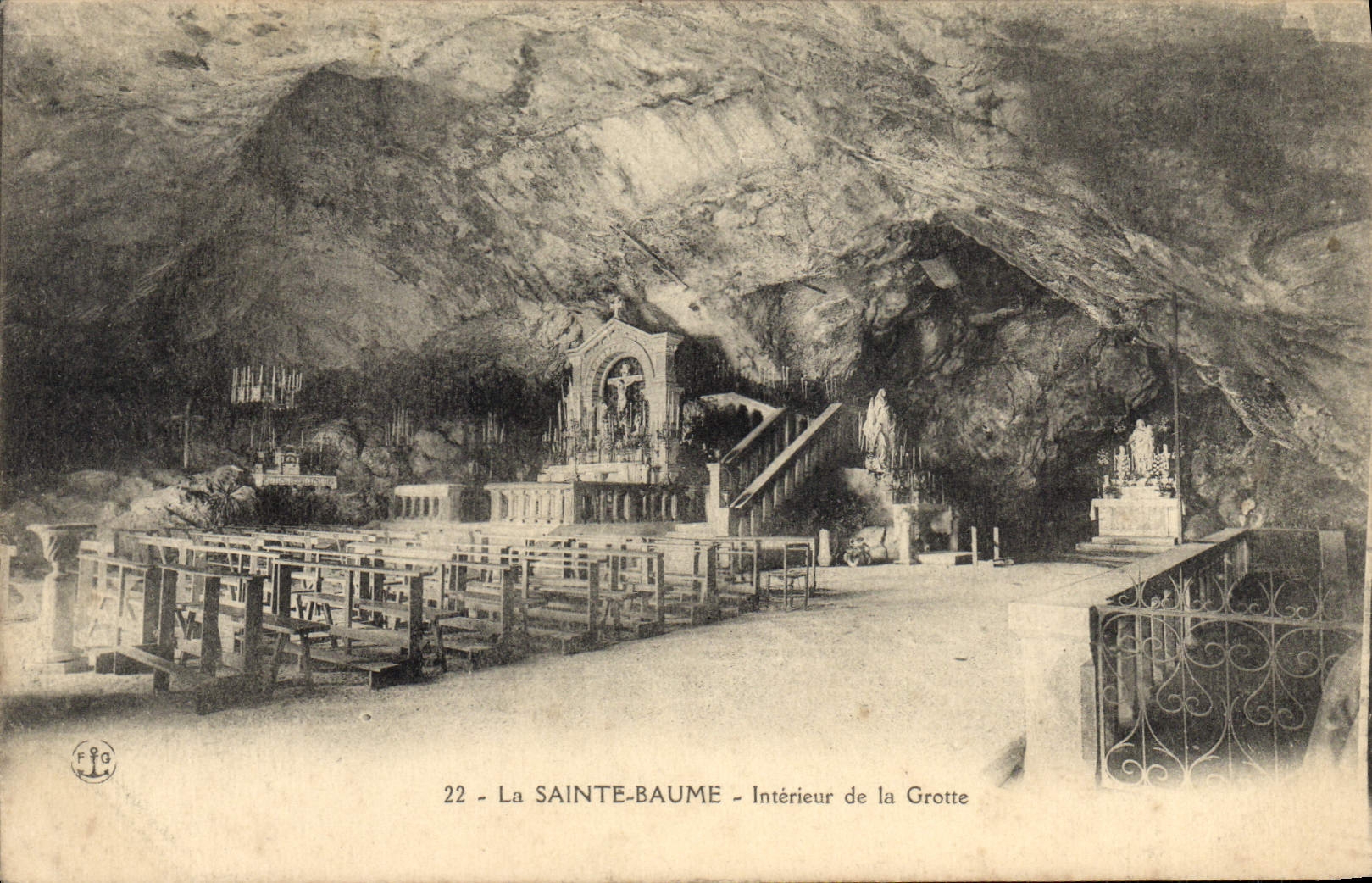 CPA La Sainte Baume Interieur De La Grotte