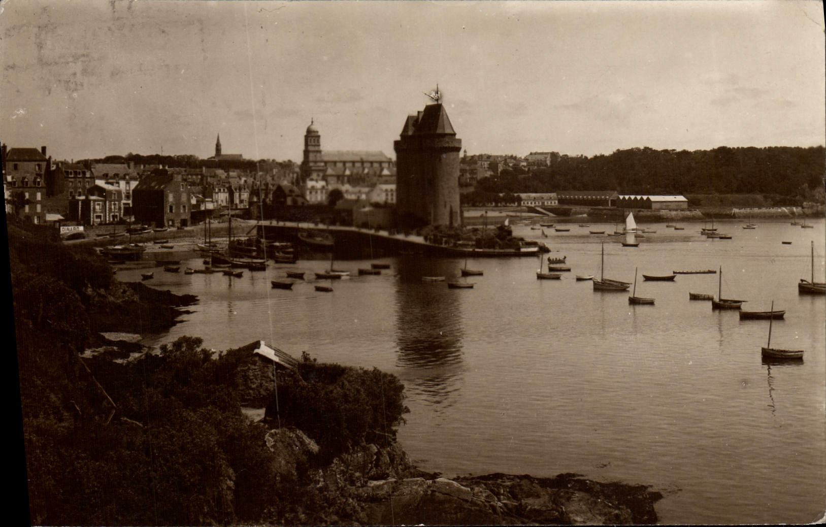 POSTAL Servan santo de la VENDIMIA el padre del St del puerto y la torre de Solidor