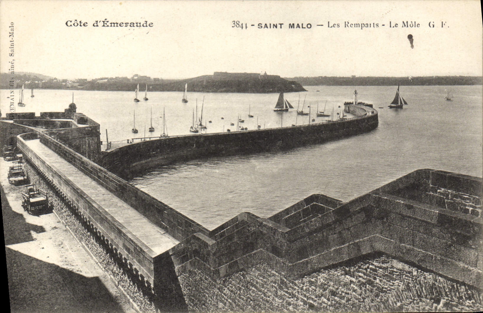 CPA Saint Malo Les Remparts Le Mole