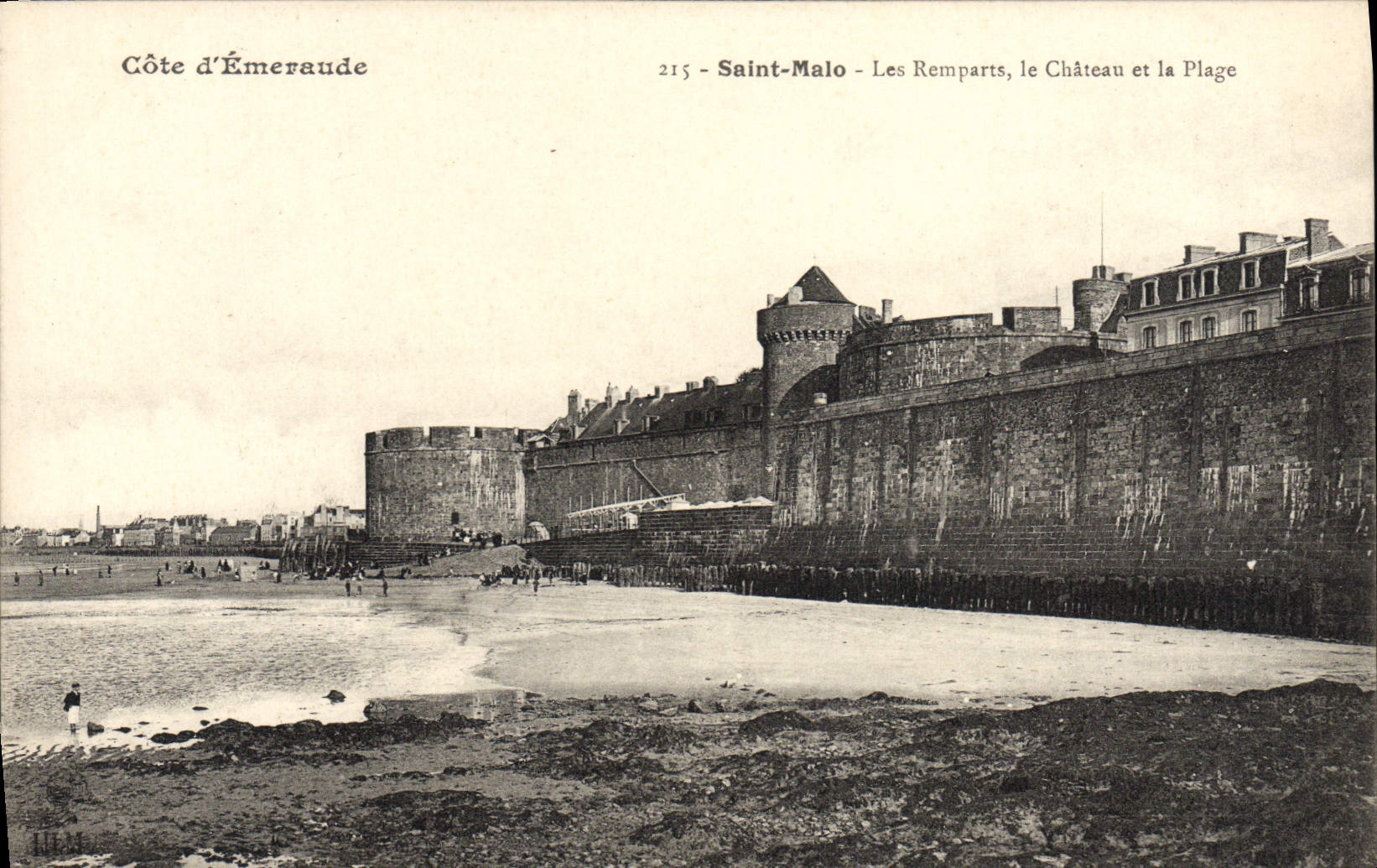 CPA Saint Malo Les Remparts Le Chateau Et La Plage