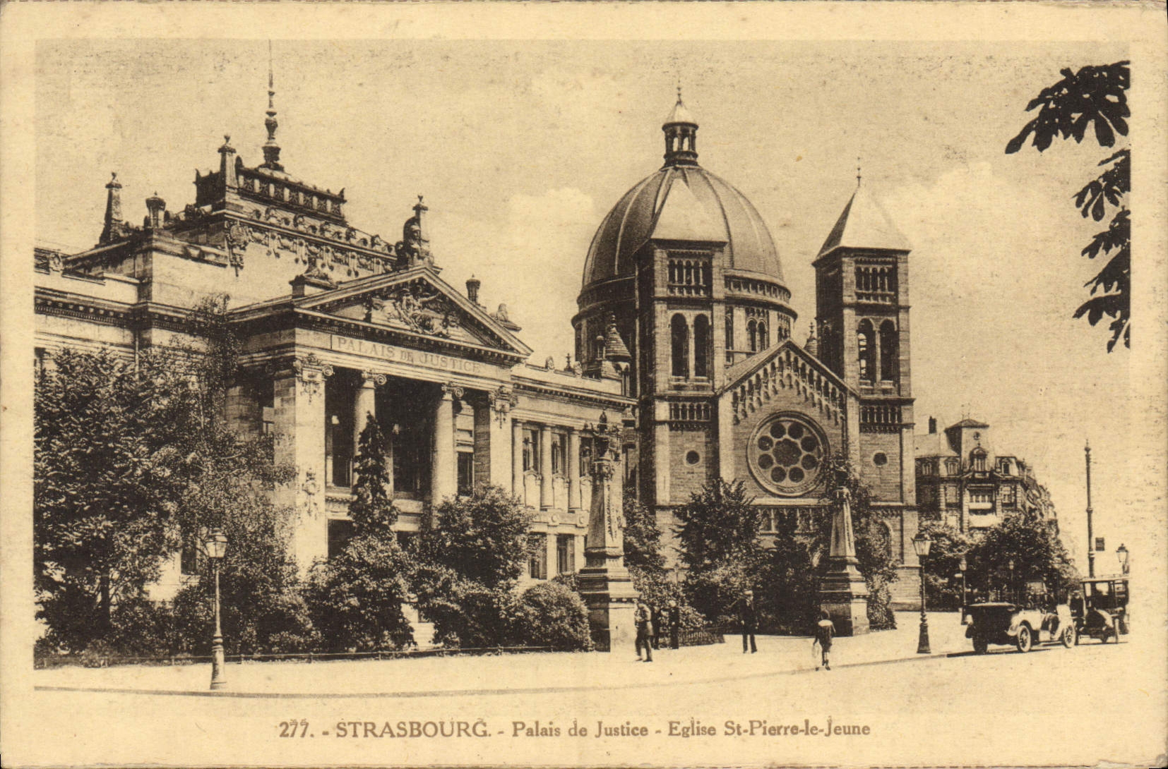 El St de la iglesia de las cortes de ley de Estrasburgo de la POSTAL de la VENDIMIA afila con piedra a persona joven