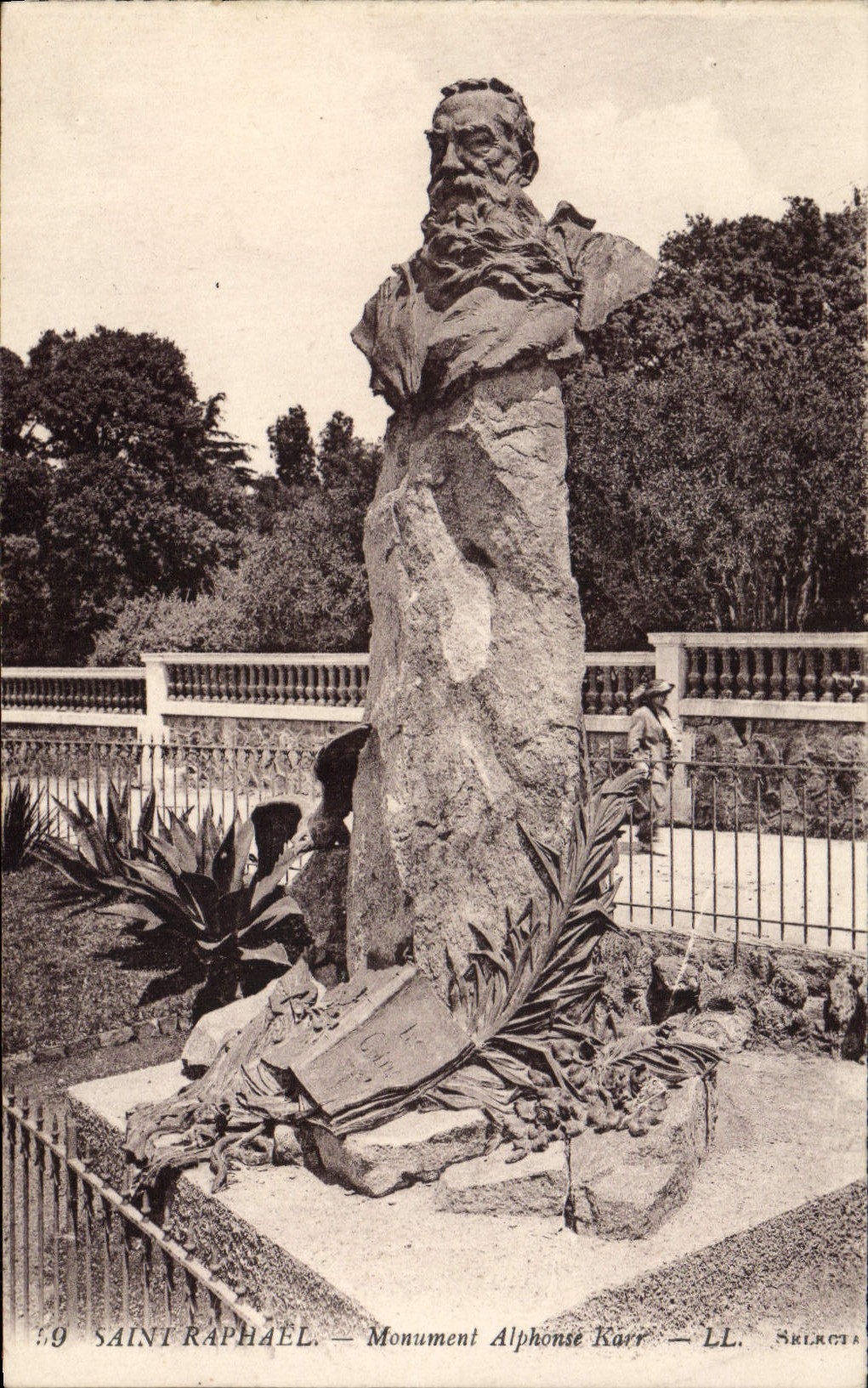 CPA Saint Raphael Monument Alphonse Karr