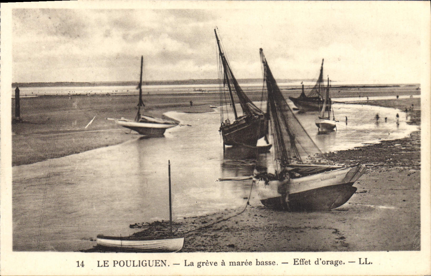 VINTAGE POSTCARD Pouliguen the Strike has Tide Basee Effet of Bateaux storm