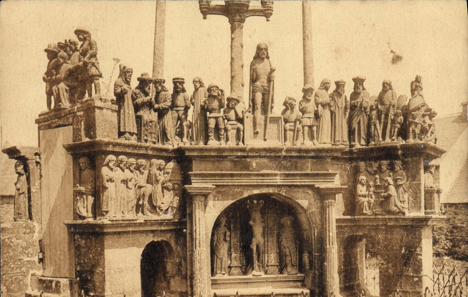 VINTAGE POSTCARD Plougastel Daoulas Martyrdom Of 1602