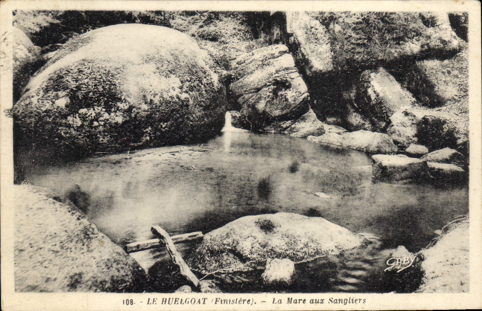 VINTAGE POSTCARD Huelgoat the Pond With Wild boars