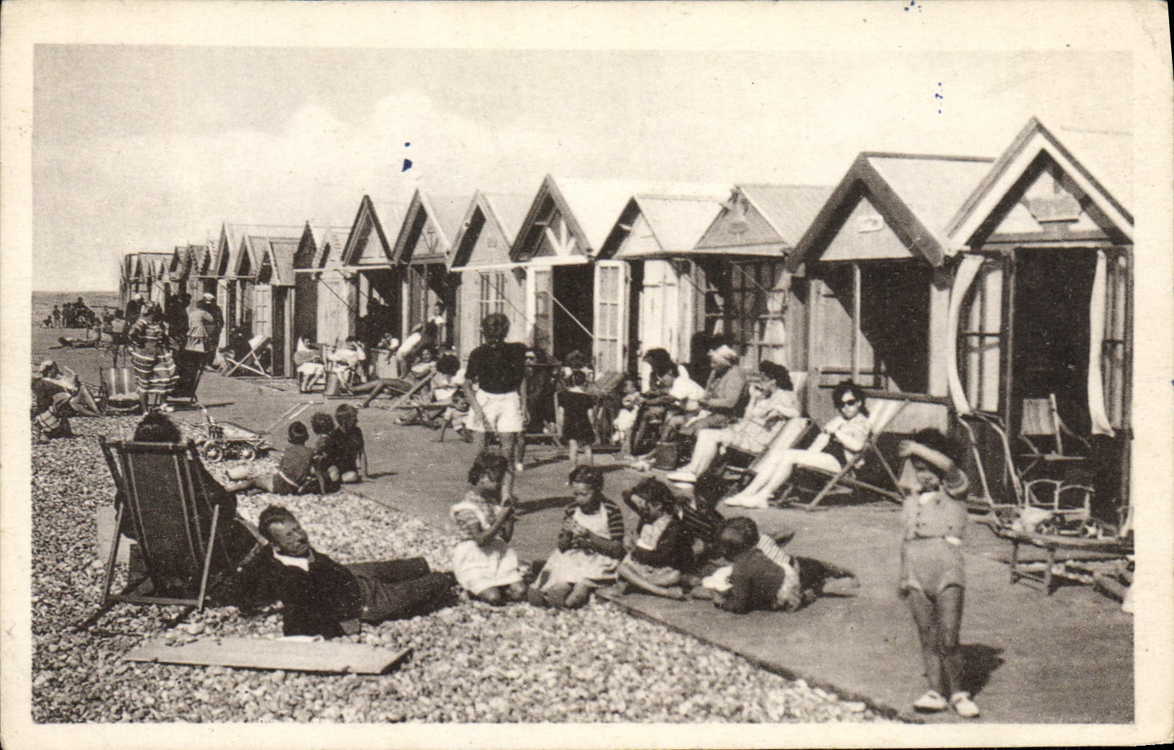 VINTAGE POSTCARD Cayeux On Sea the Esplanade Seal Daguin Casino Plays
