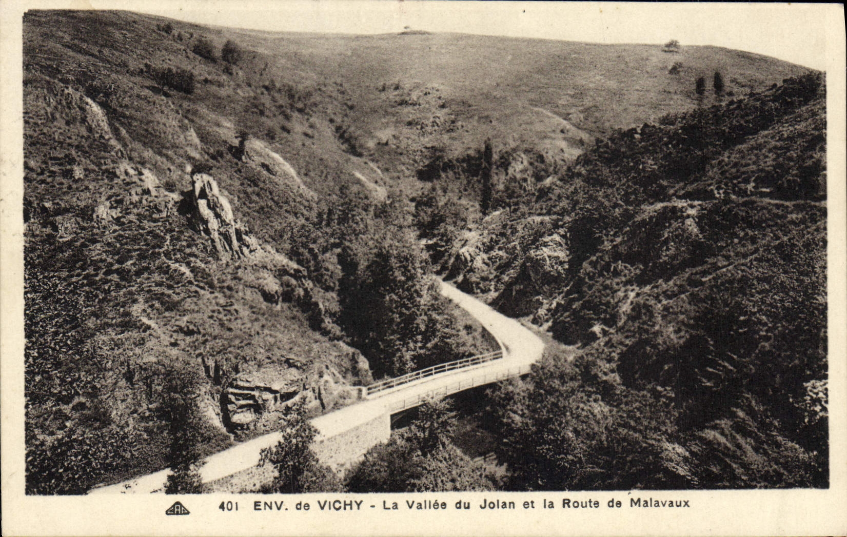 CPA Environs de Vichy La Vallee Du Jolan Et La Route De Malavaux