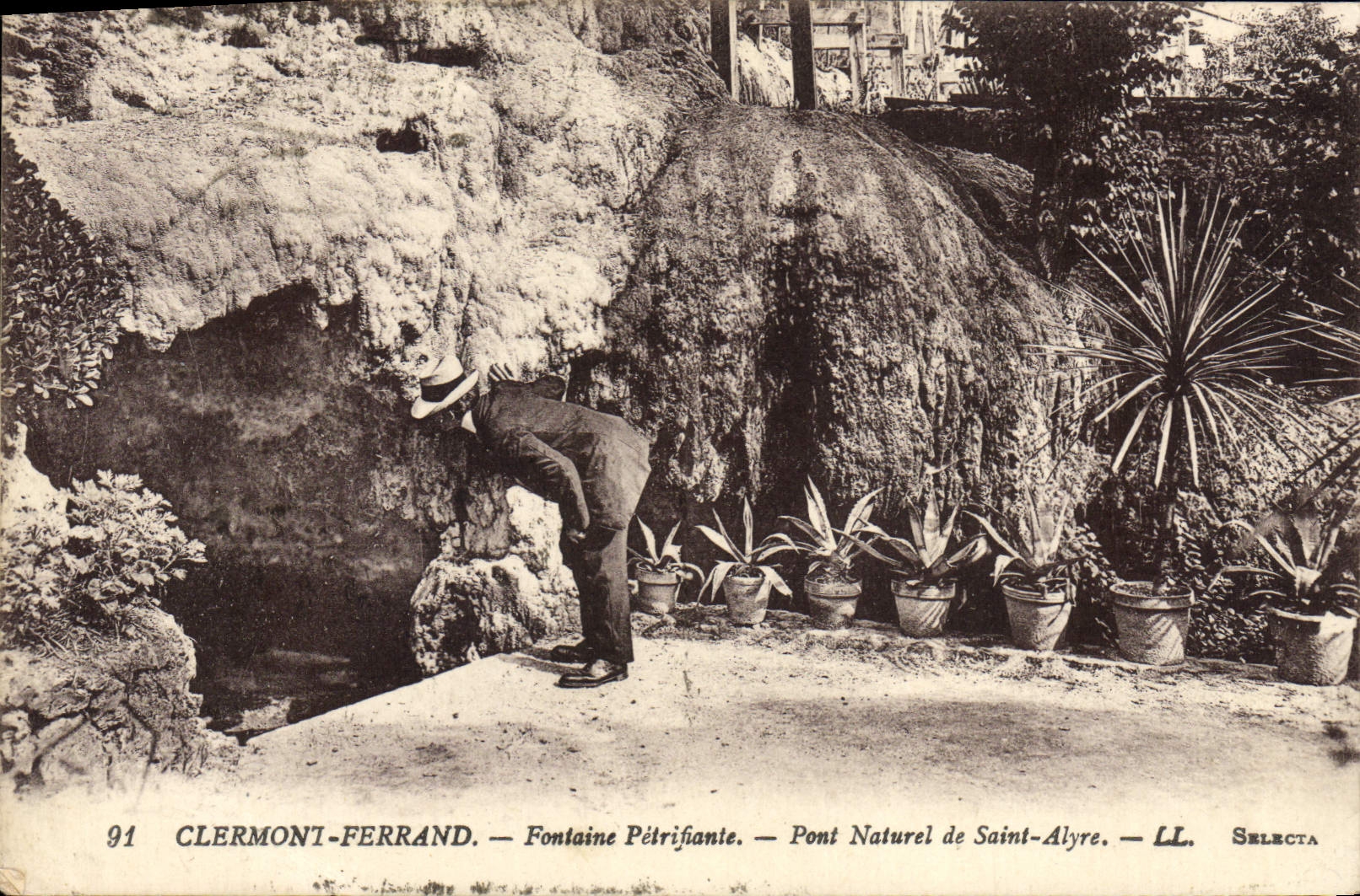 Puente natural Petrifying de la fuente de Clermont-Ferrand de la POSTAL de la VENDIMIA Saint del sello Daguin Royat de Alyre