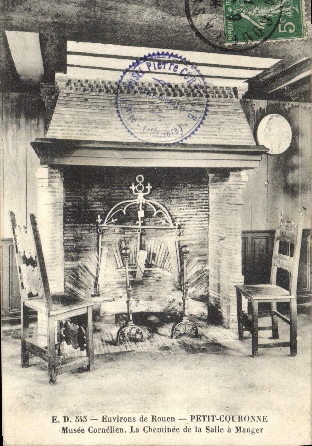 Alrededores de la POSTAL de la VENDIMIA del museo pequeno de Cornelien de las coronas de Ruán la chimenea del comedor