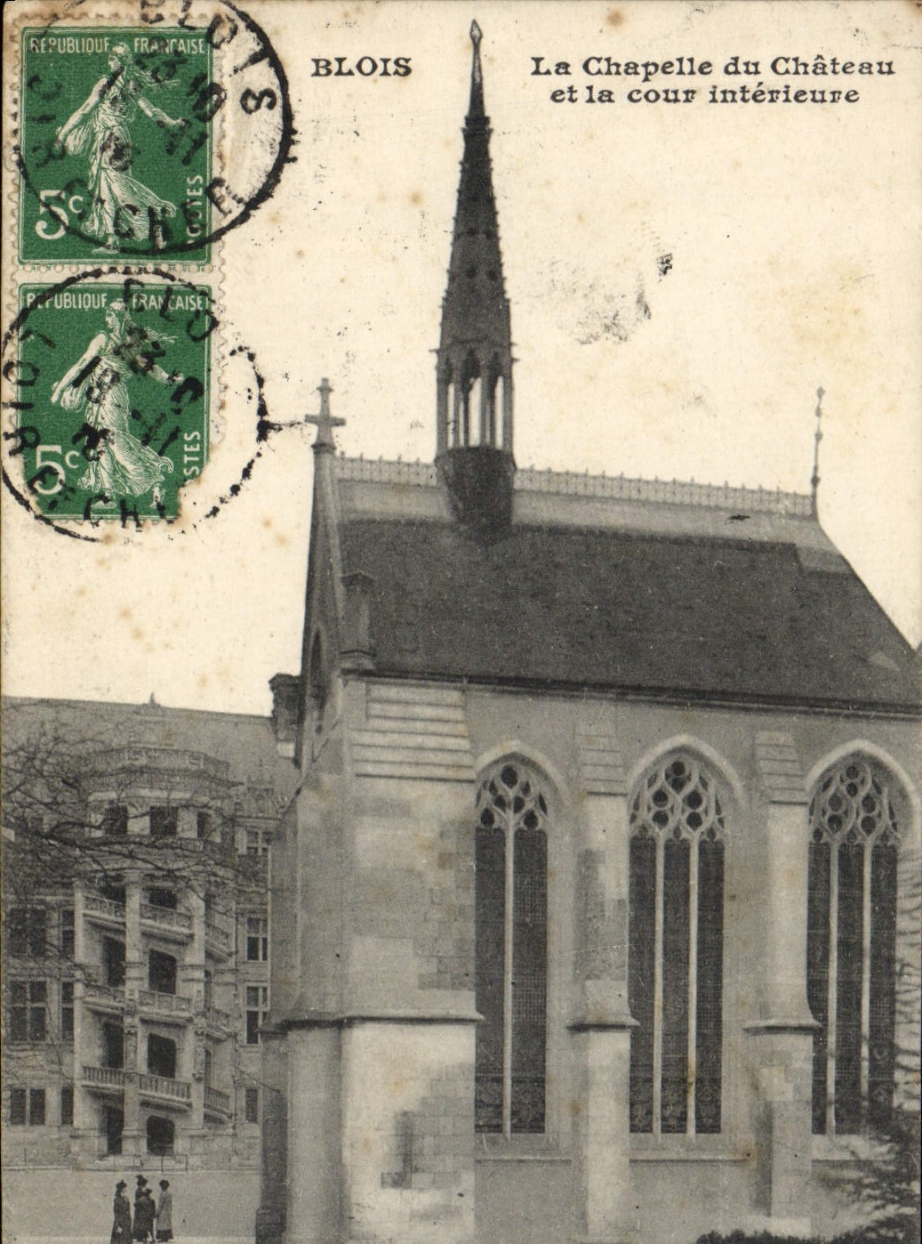CPA Blois La Chapelle Du Chateau et la cour interieure