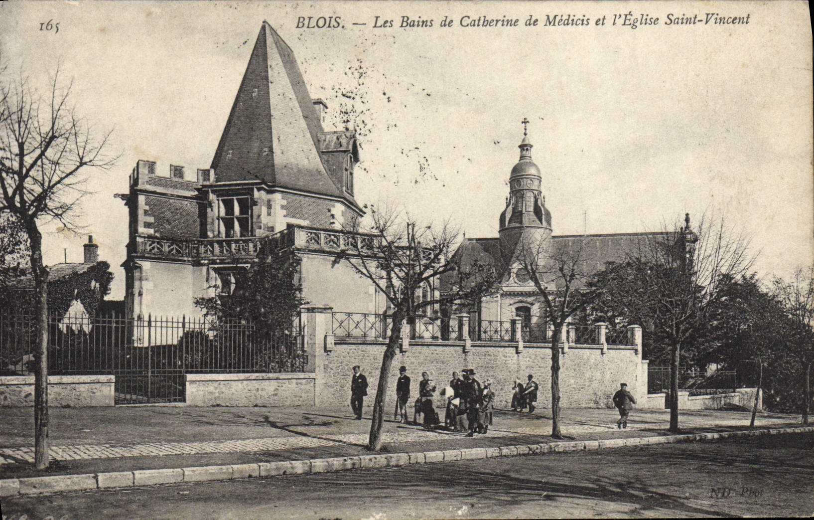 CPA Blois Les Bains De Catherine De Medicis Et I'Eglise Saint Vincent