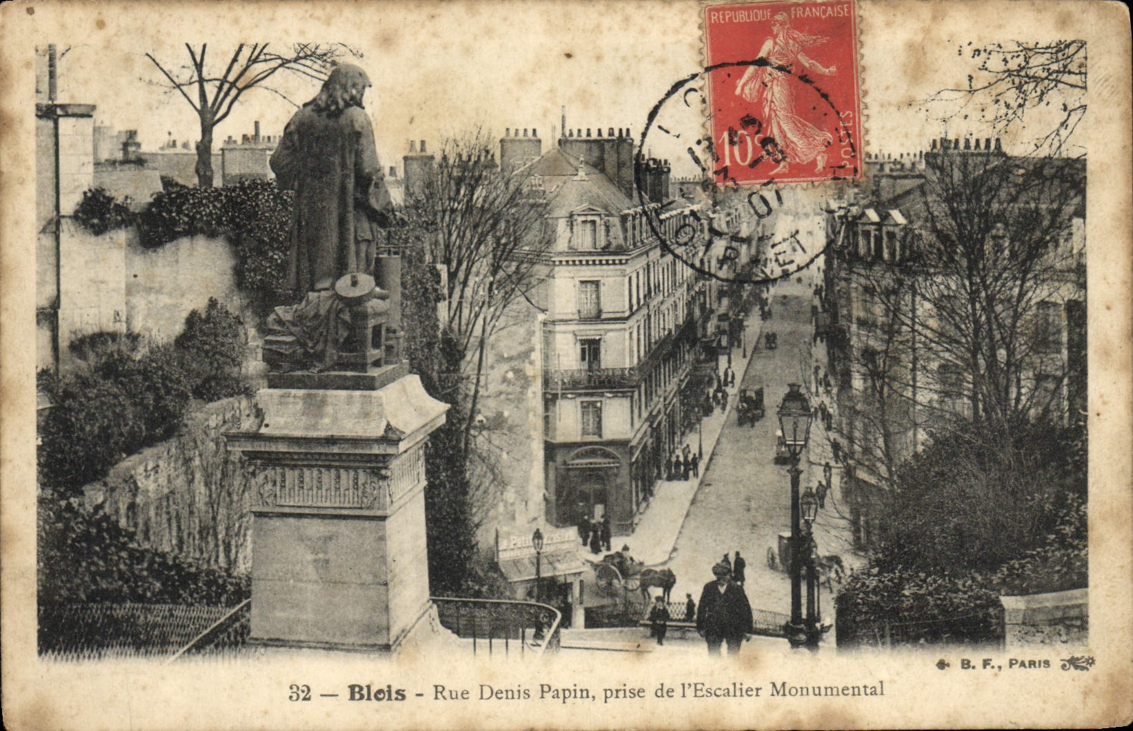 CPA Blois Rue Denis Papin Prise De I'Escalier monumental