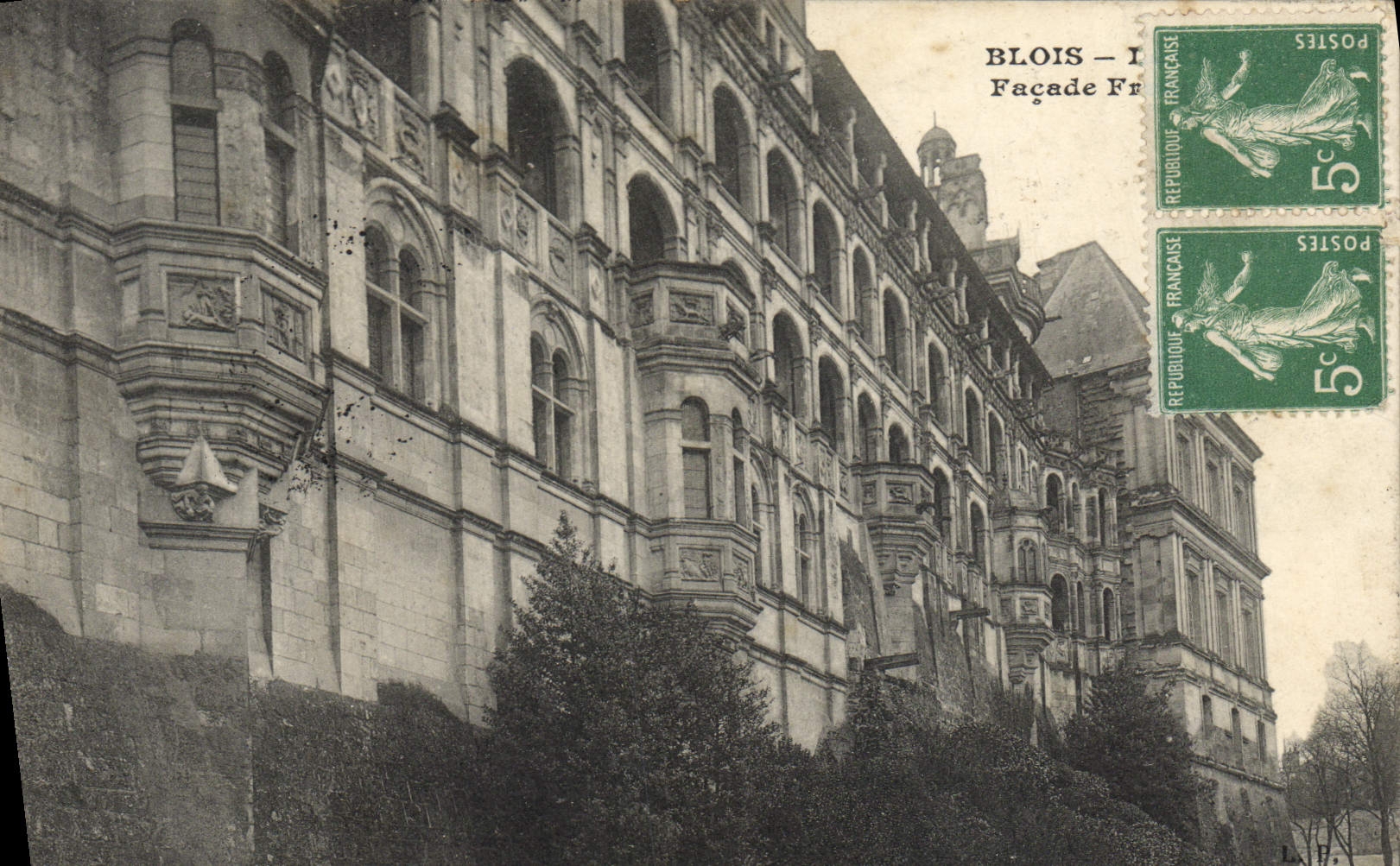 CPA Blois Facade principale du chateau
