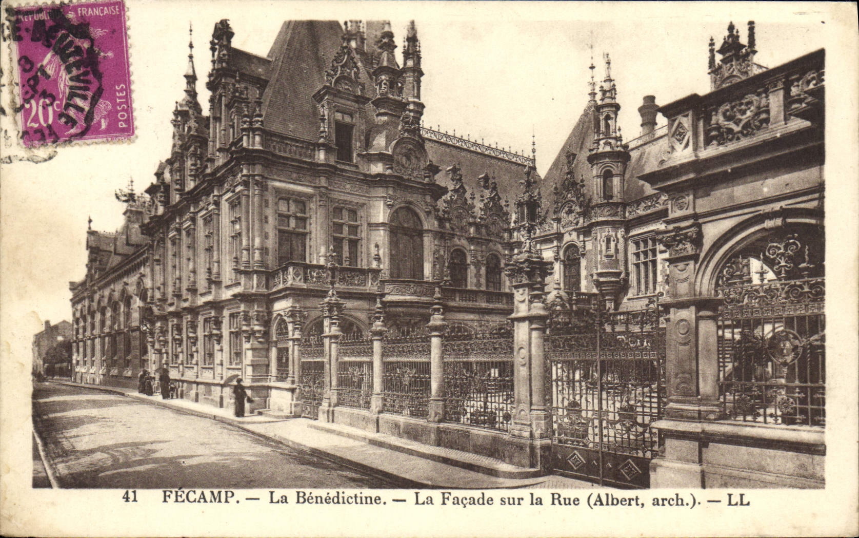 Benedictino de Fecamp de la POSTAL de la VENDIMIA el ataque frontal en la calle